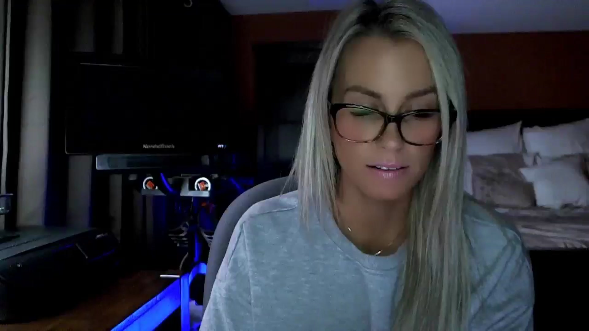 Gallery image thumbnail from Cora9's myfreecams stream on, 10/31/2025, 05:03 image 8 of 20