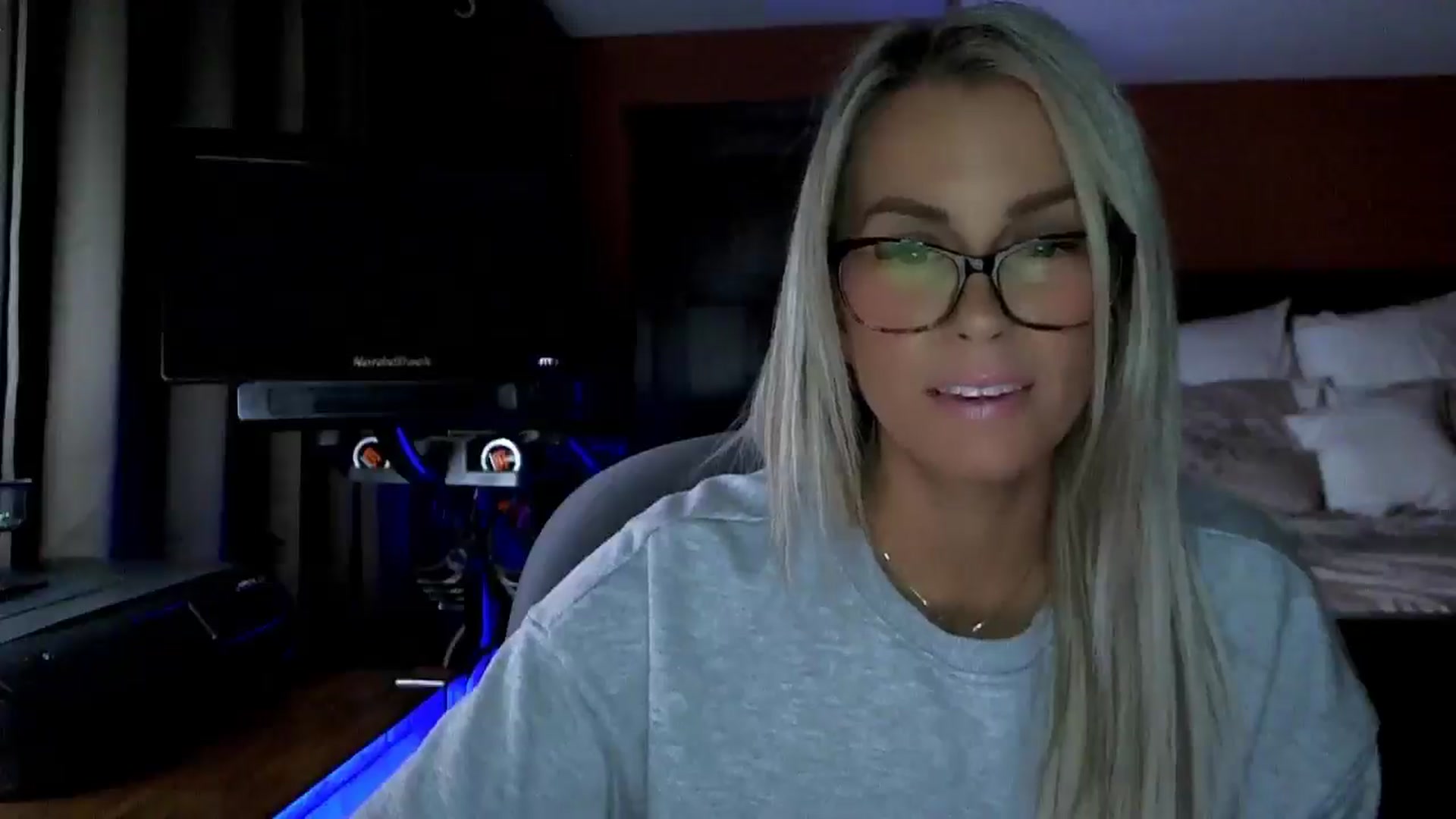 Gallery image thumbnail from Cora9's myfreecams stream on, 10/31/2025, 05:03 image 12 of 20