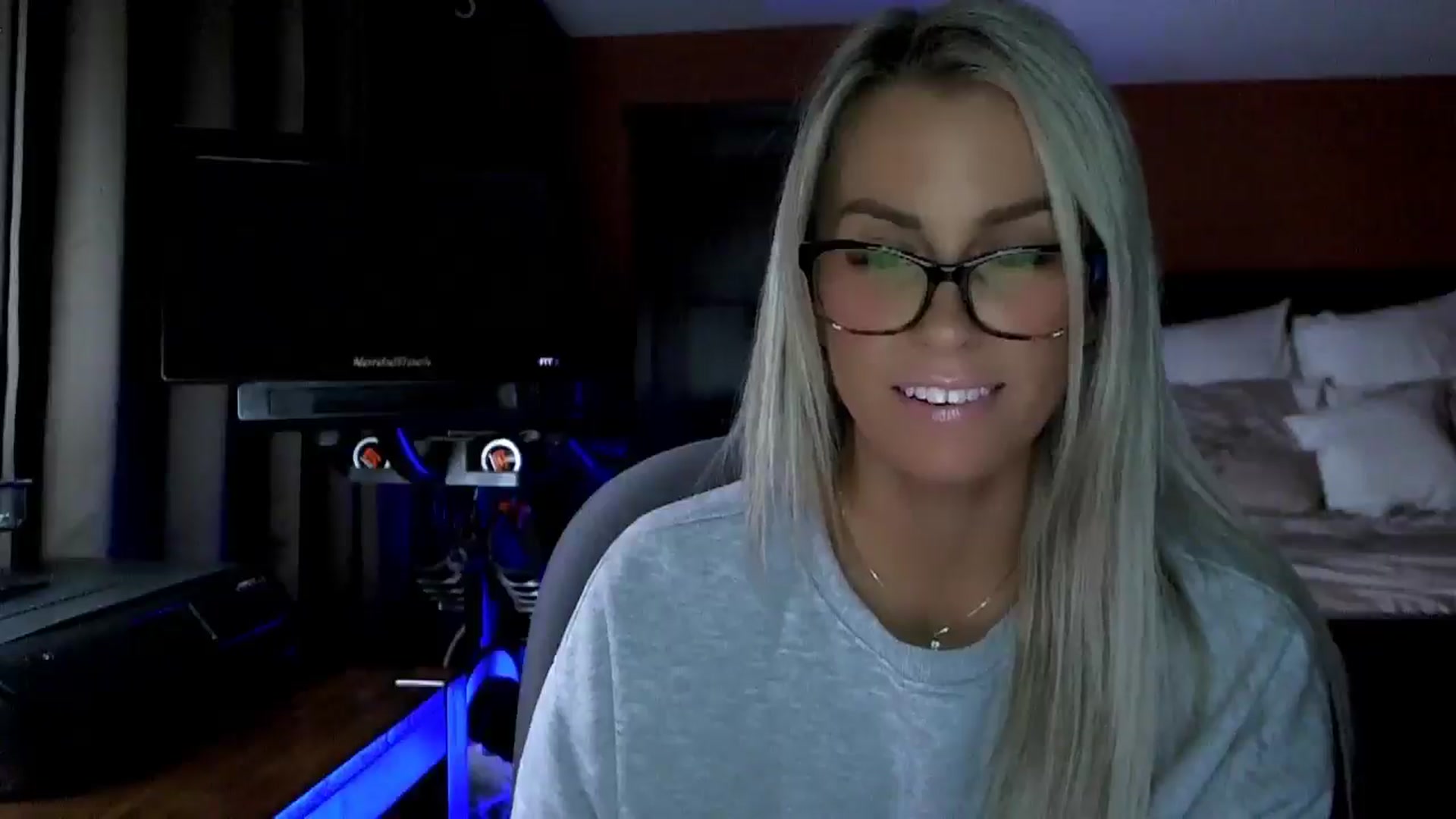 Gallery image thumbnail from Cora9's myfreecams stream on, 10/31/2025, 05:03 image 9 of 20