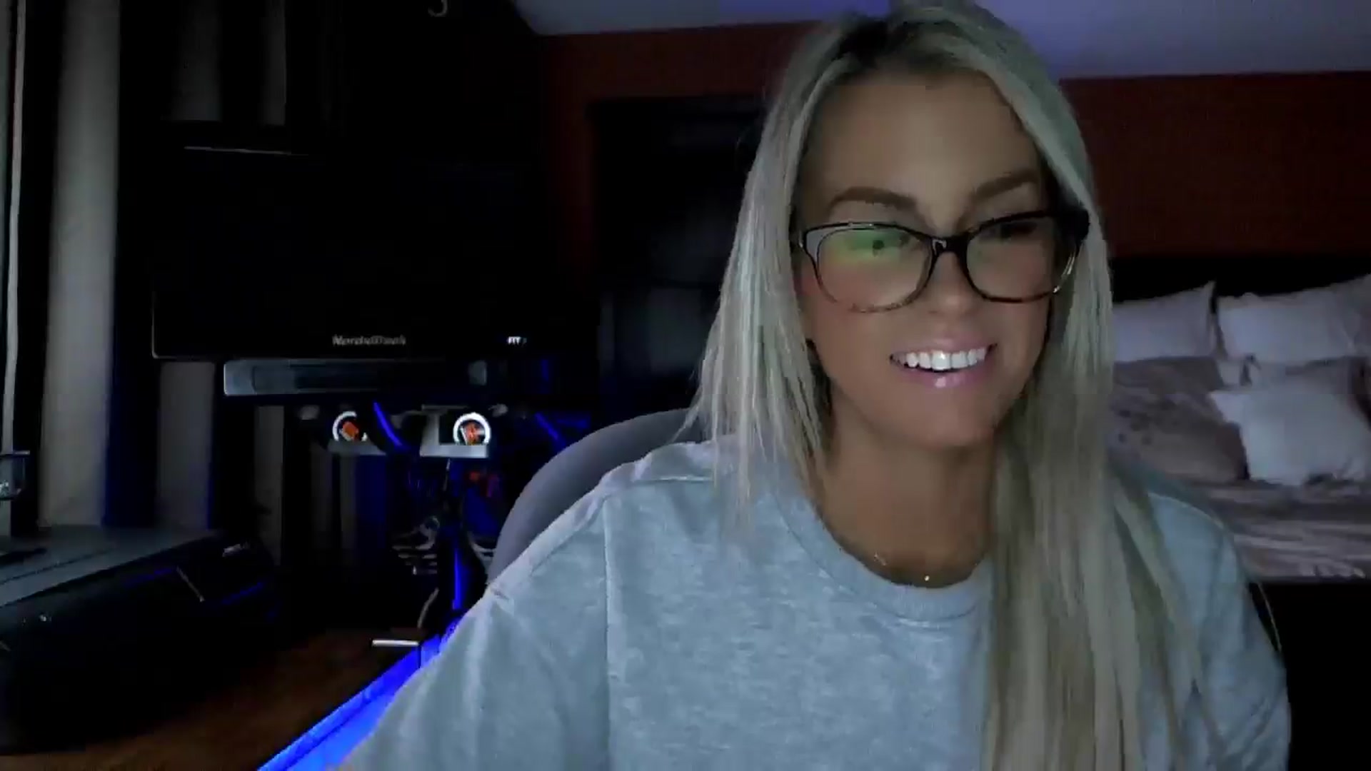 Gallery image thumbnail from Cora9's myfreecams stream on, 10/31/2025, 05:03 image 2 of 20