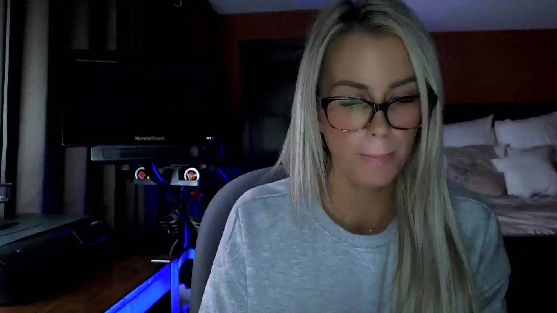 Gallery image thumbnail from Cora9's myfreecams stream on, 10/31/2025, 05:03 image 13 of 20