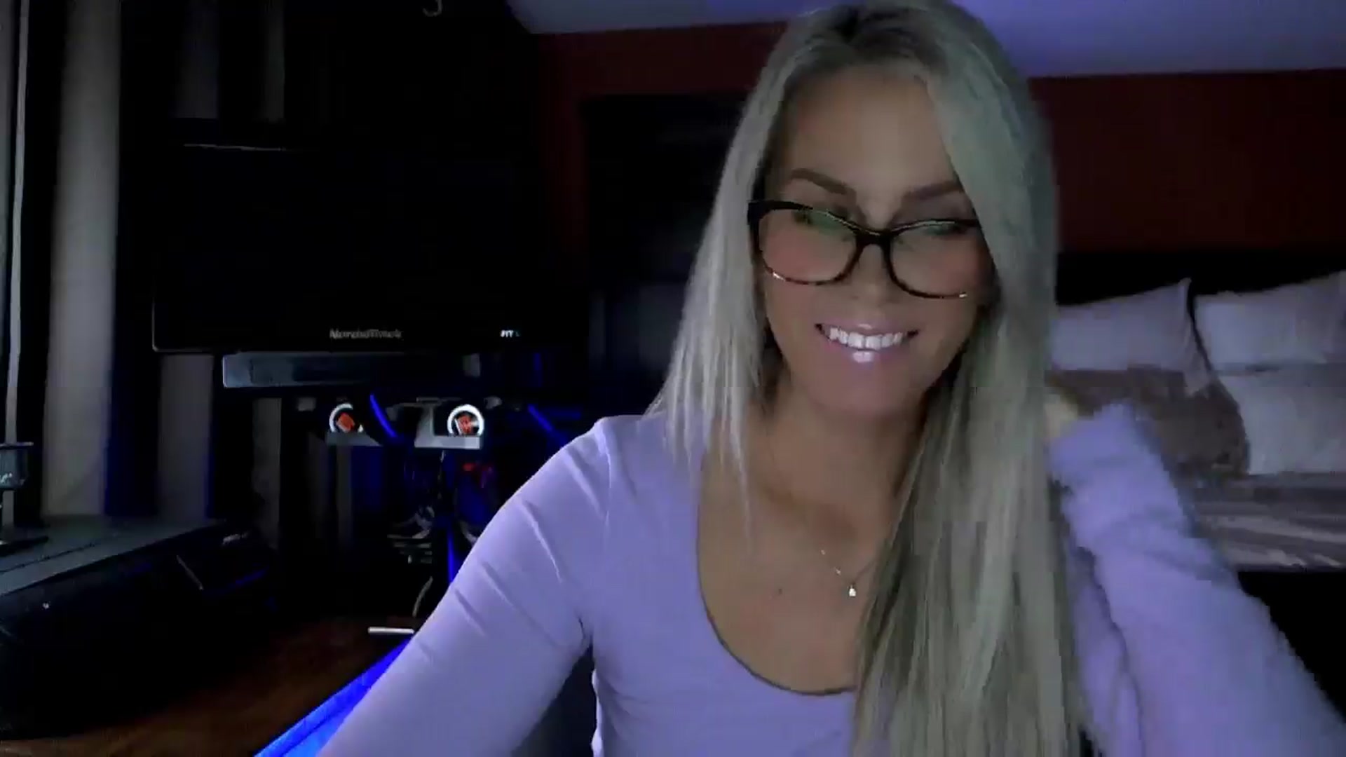 Gallery image thumbnail from Cora9's myfreecams stream on, 11/11/2025, 06:12 image 11 of 20