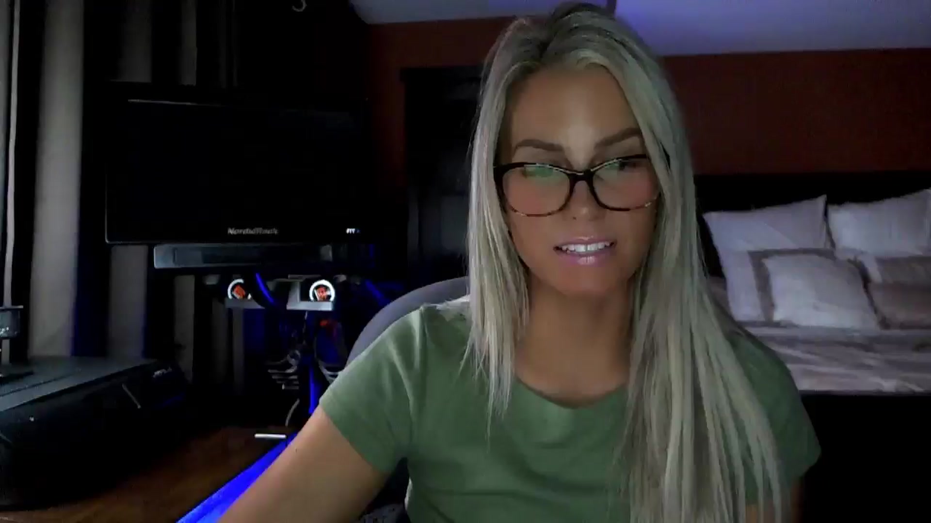 Gallery image thumbnail from Cora9's myfreecams stream on, 11/13/2025, 06:27 image 16 of 20
