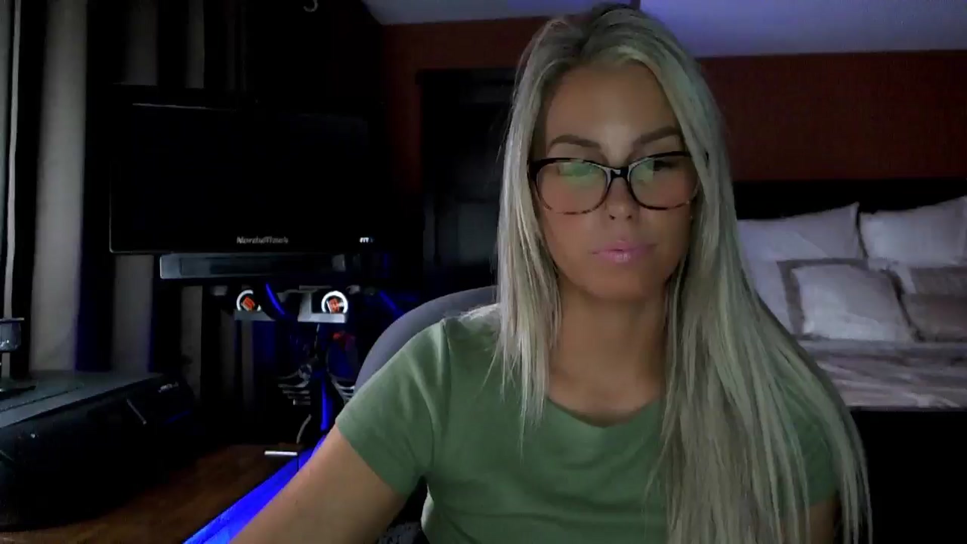 Gallery image thumbnail from Cora9's myfreecams stream on, 11/13/2025, 06:27 image 14 of 20