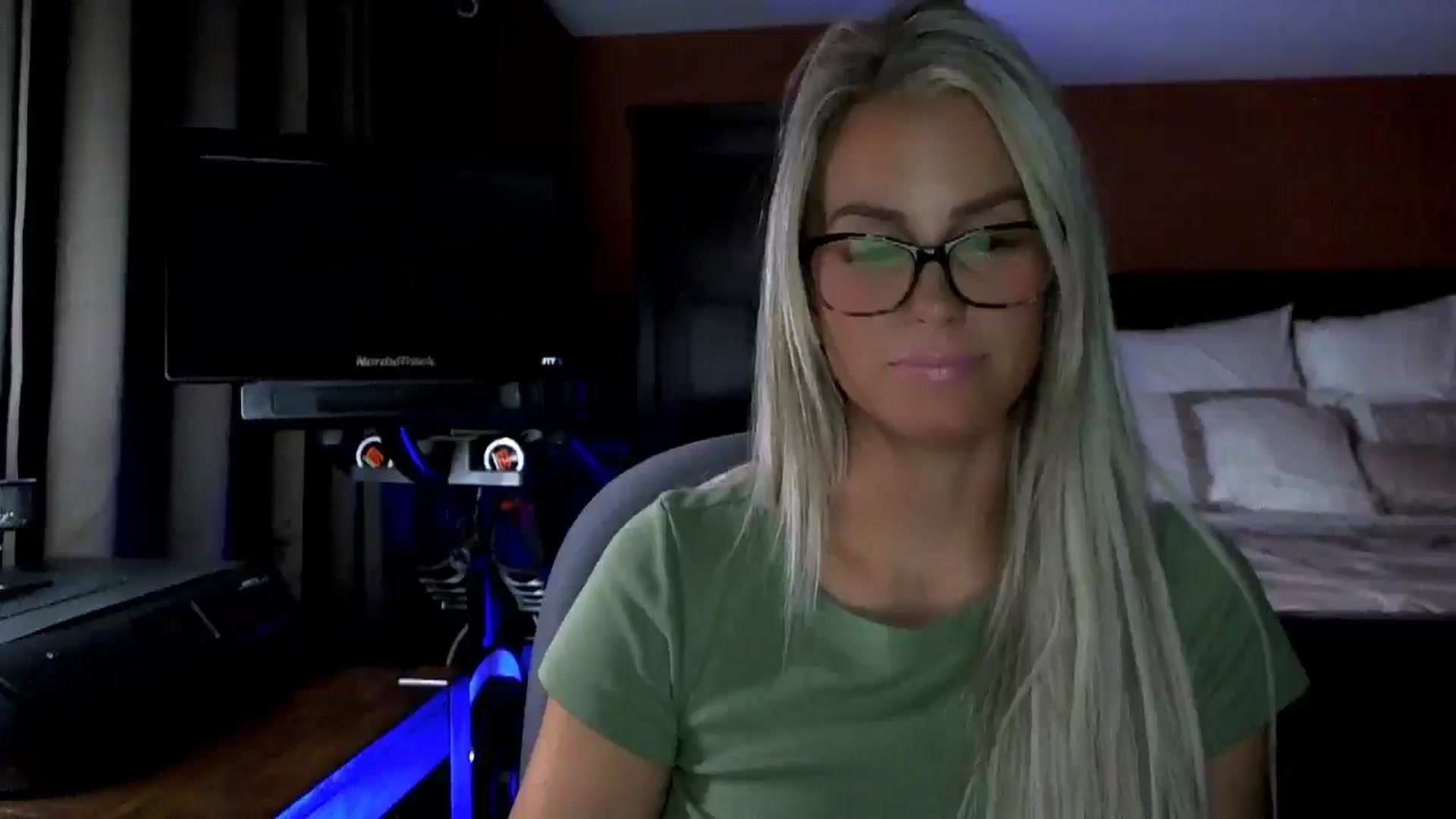 Gallery image thumbnail from Cora9's myfreecams stream on, 11/13/2025, 06:27 image 7 of 20