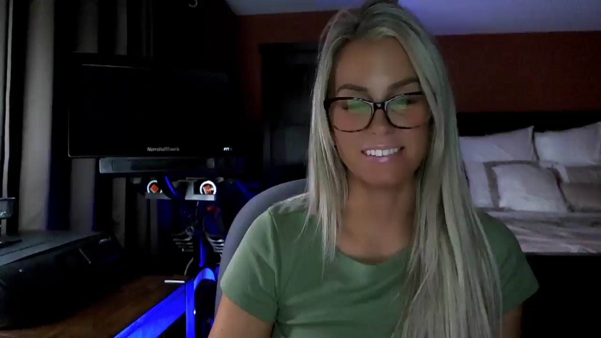 Gallery image thumbnail from Cora9's myfreecams stream on, 11/13/2025, 06:27 image 8 of 20