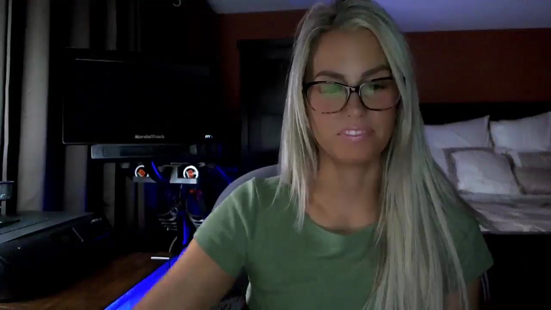 Gallery image thumbnail from Cora9's myfreecams stream on, 11/13/2025, 06:27 image 2 of 20