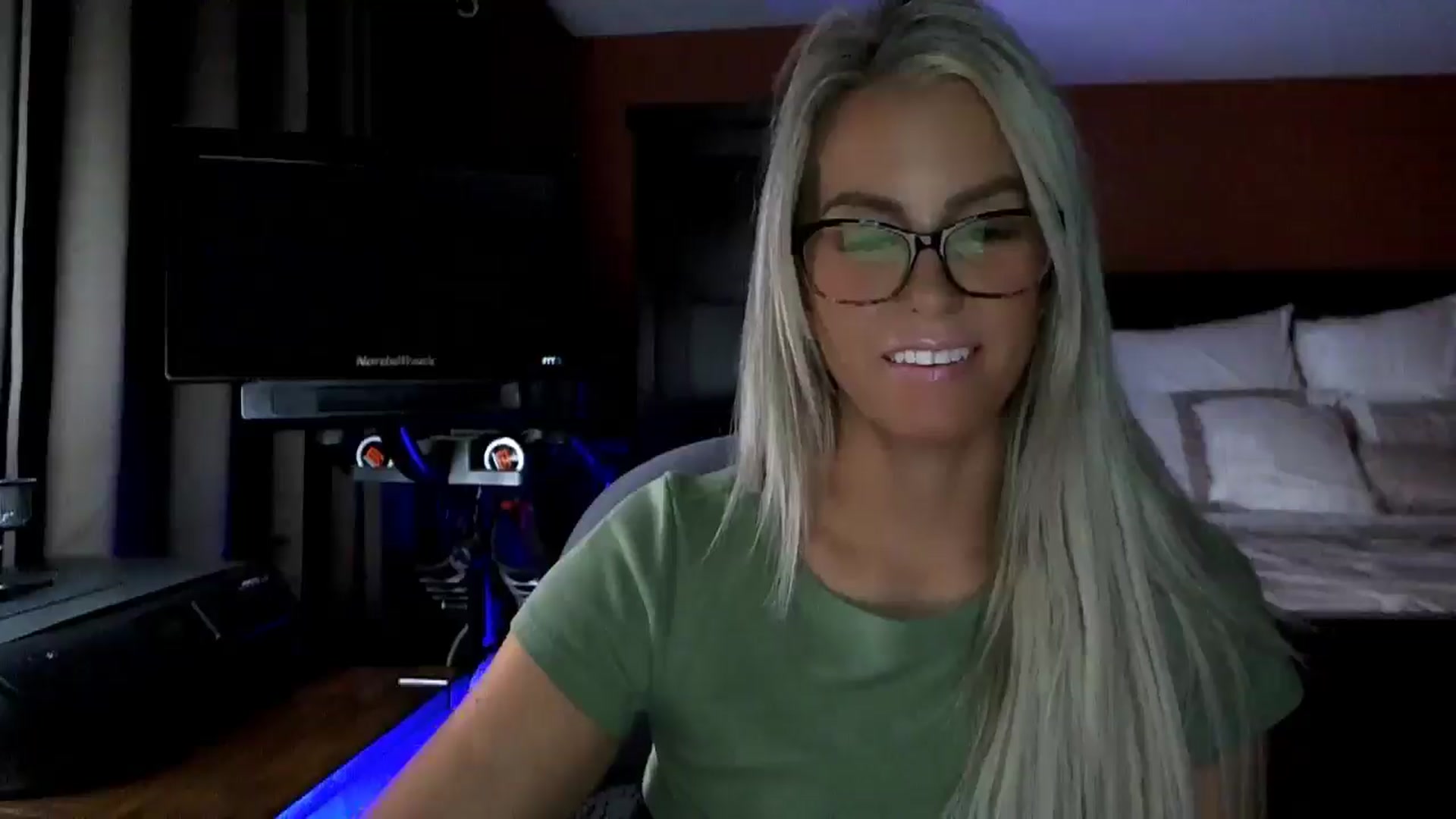 Gallery image thumbnail from Cora9's myfreecams stream on, 11/13/2025, 06:27 image 3 of 20