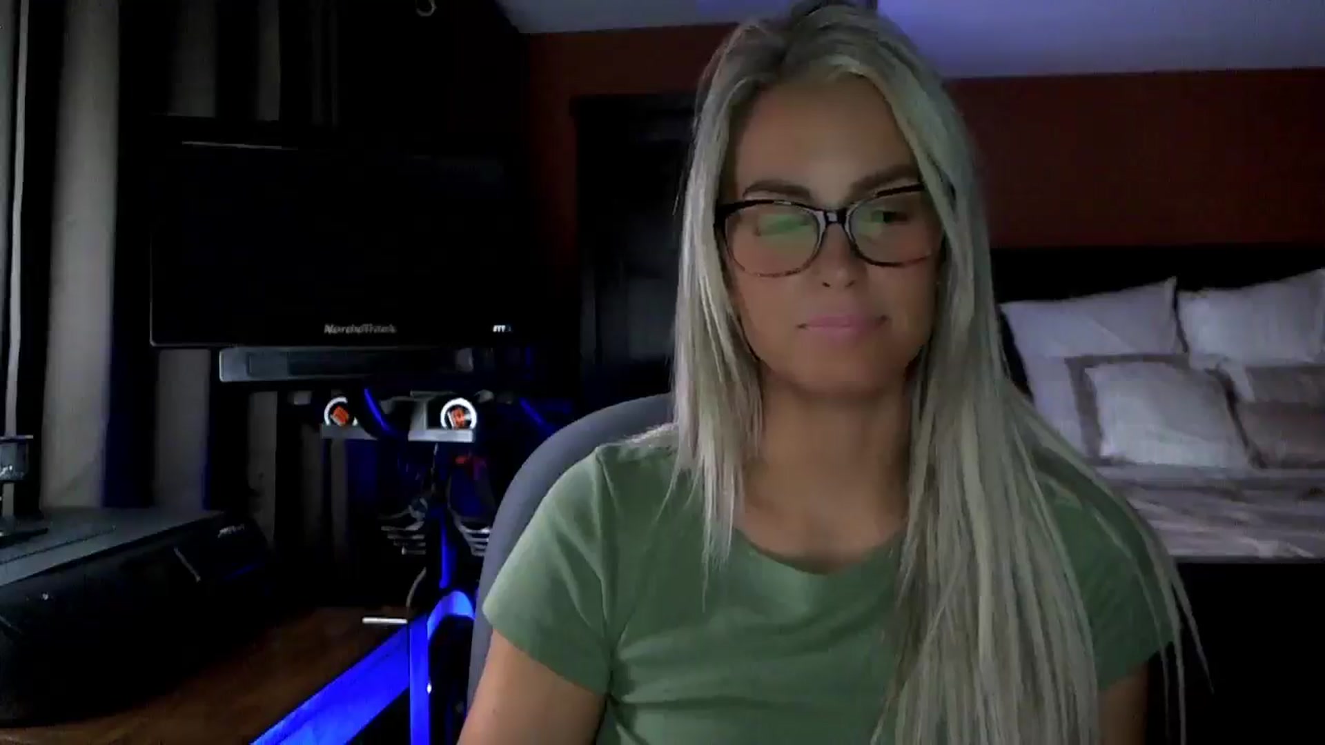 Gallery image thumbnail from Cora9's myfreecams stream on, 11/13/2025, 06:27 image 9 of 20