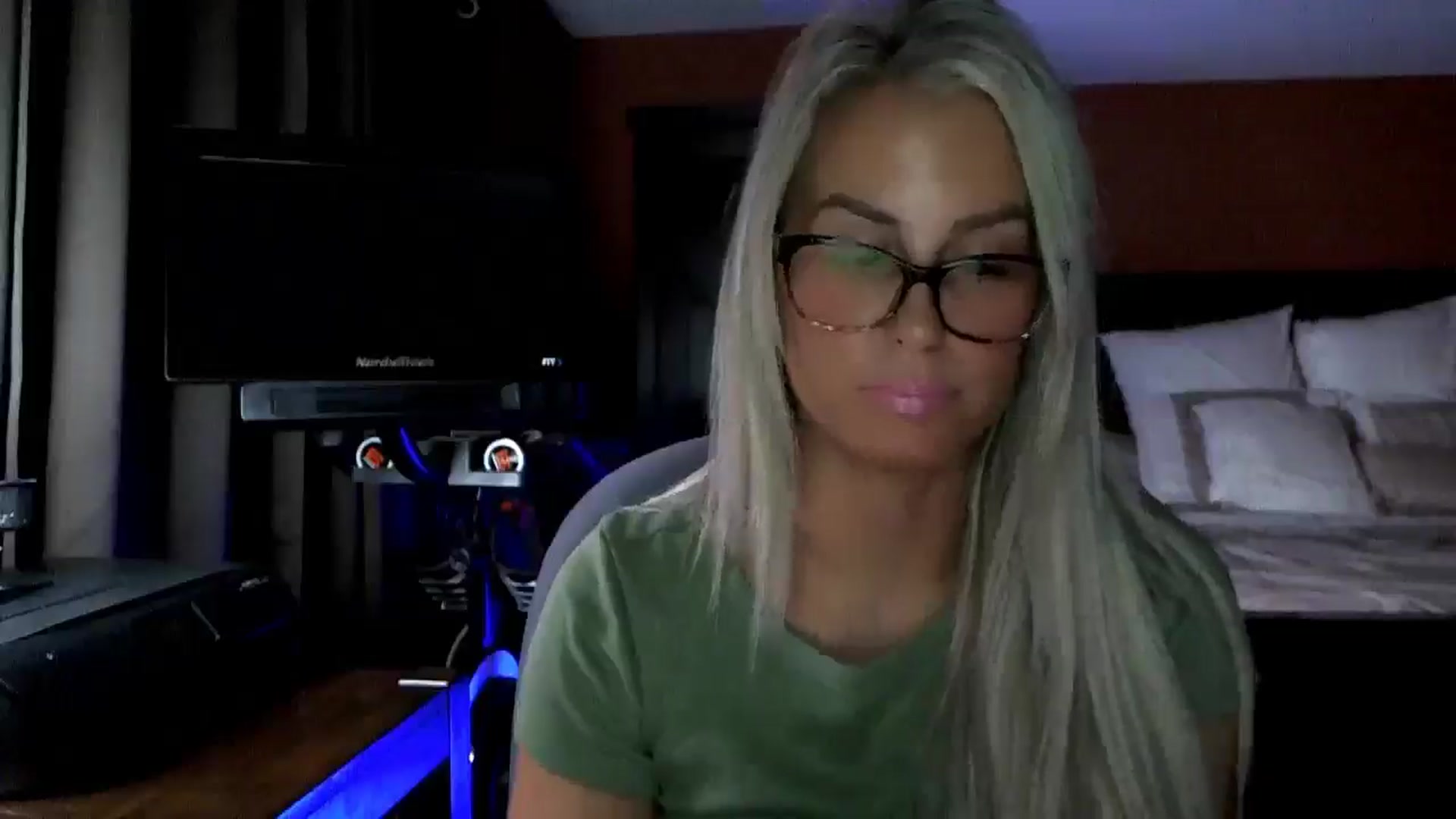 Gallery image thumbnail from Cora9's myfreecams stream on, 11/13/2025, 06:27 image 17 of 20