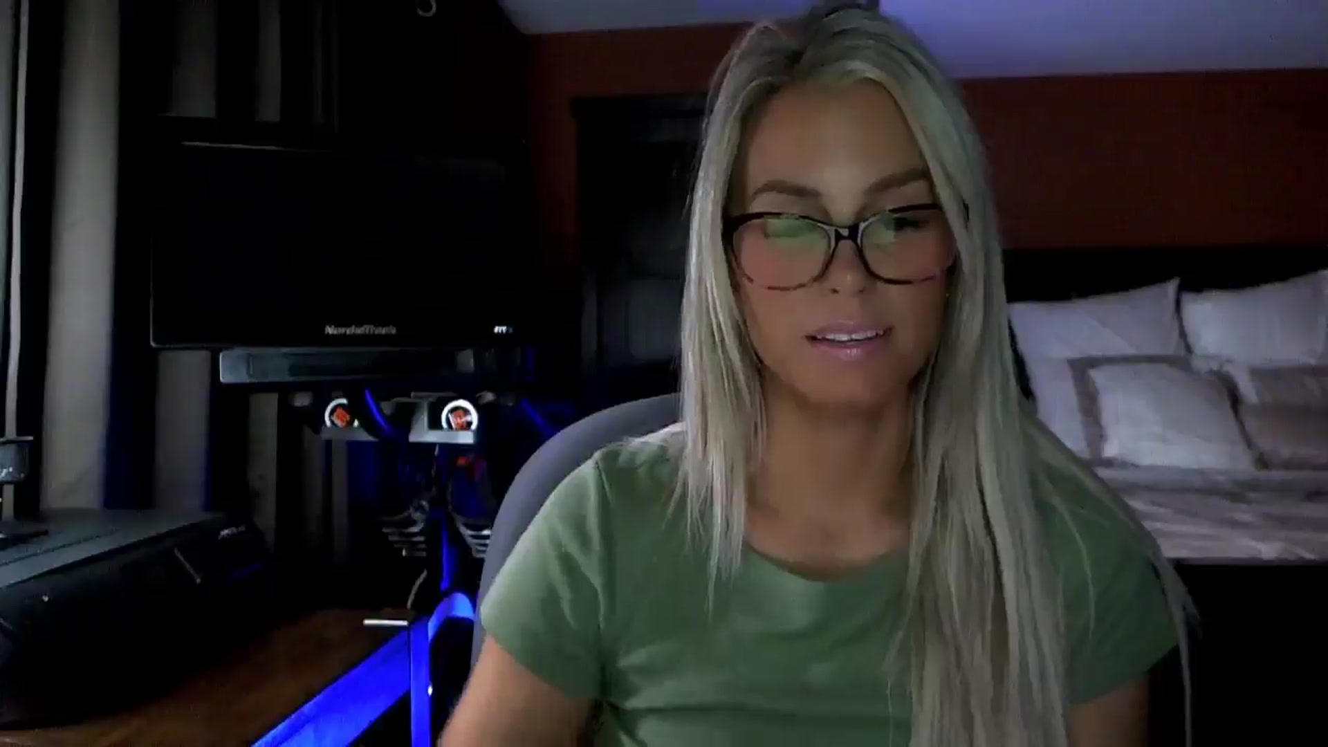 Gallery image thumbnail from Cora9's myfreecams stream on, 11/13/2025, 06:27 image 15 of 20