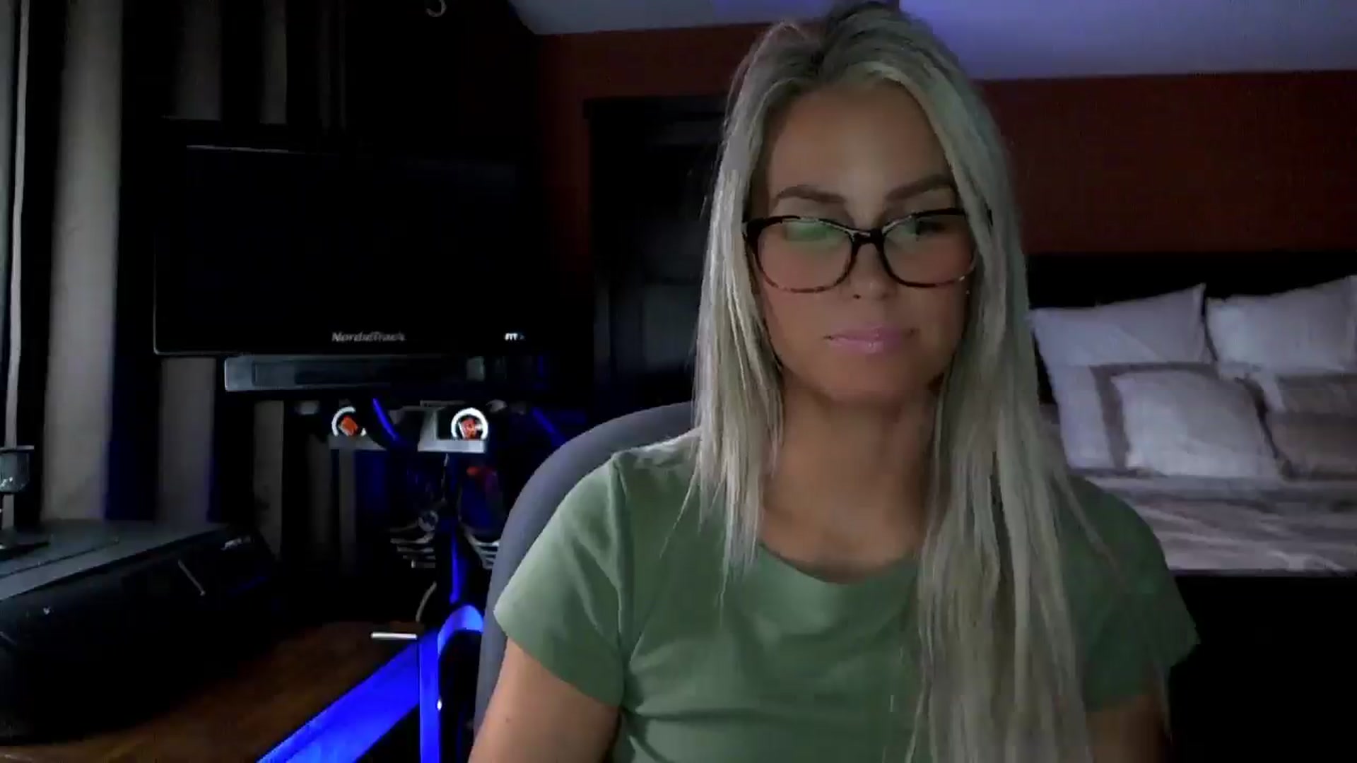 Gallery image thumbnail from Cora9's myfreecams stream on, 11/13/2025, 06:27 image 13 of 20