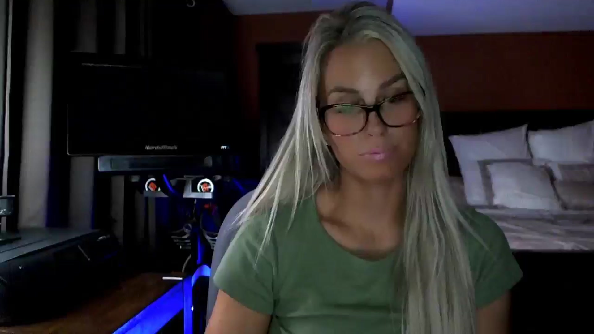 Gallery image thumbnail from Cora9's myfreecams stream on, 11/13/2025, 06:27 image 18 of 20