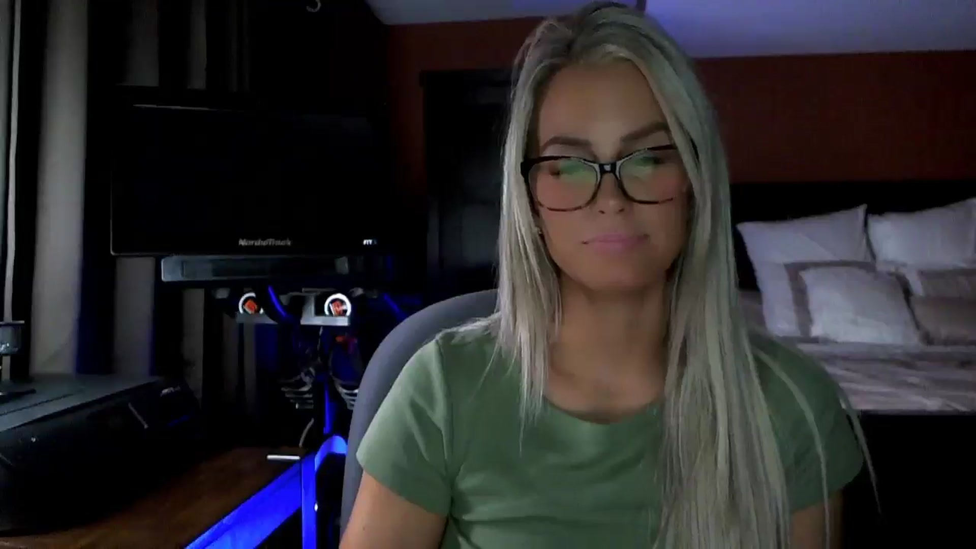 Gallery image thumbnail from Cora9's myfreecams stream on, 11/13/2025, 06:27 image 11 of 20