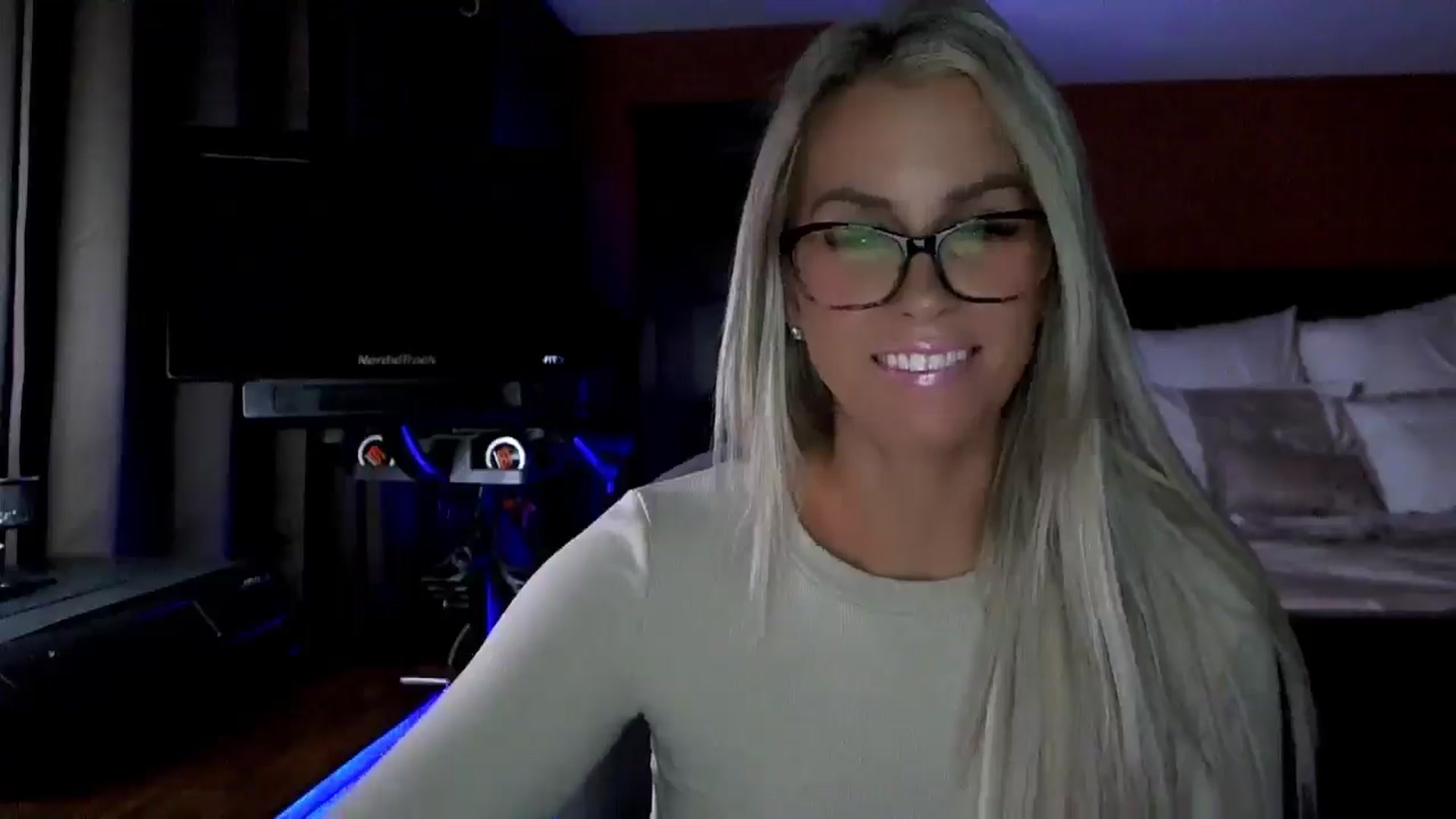 Gallery image thumbnail from Cora9's myfreecams stream on, 11/18/2025, 05:44 image 9 of 20