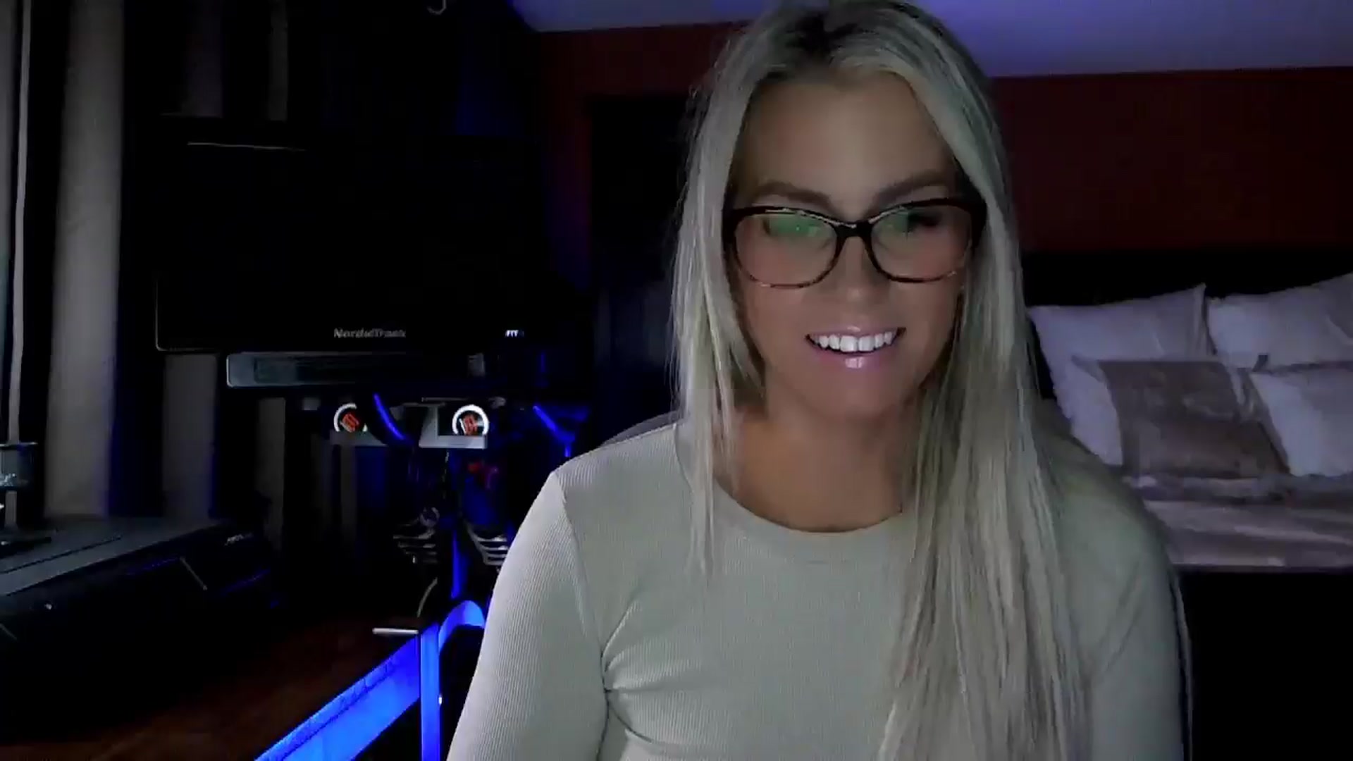 Gallery image thumbnail from Cora9's myfreecams stream on, 11/18/2025, 05:44 image 2 of 20