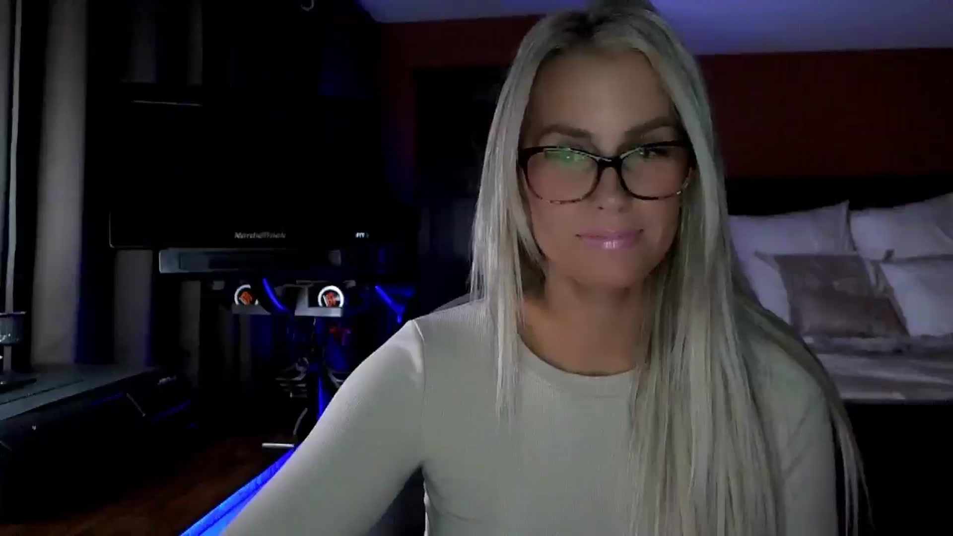 Gallery image thumbnail from Cora9's myfreecams stream on, 11/18/2025, 05:44 image 6 of 20