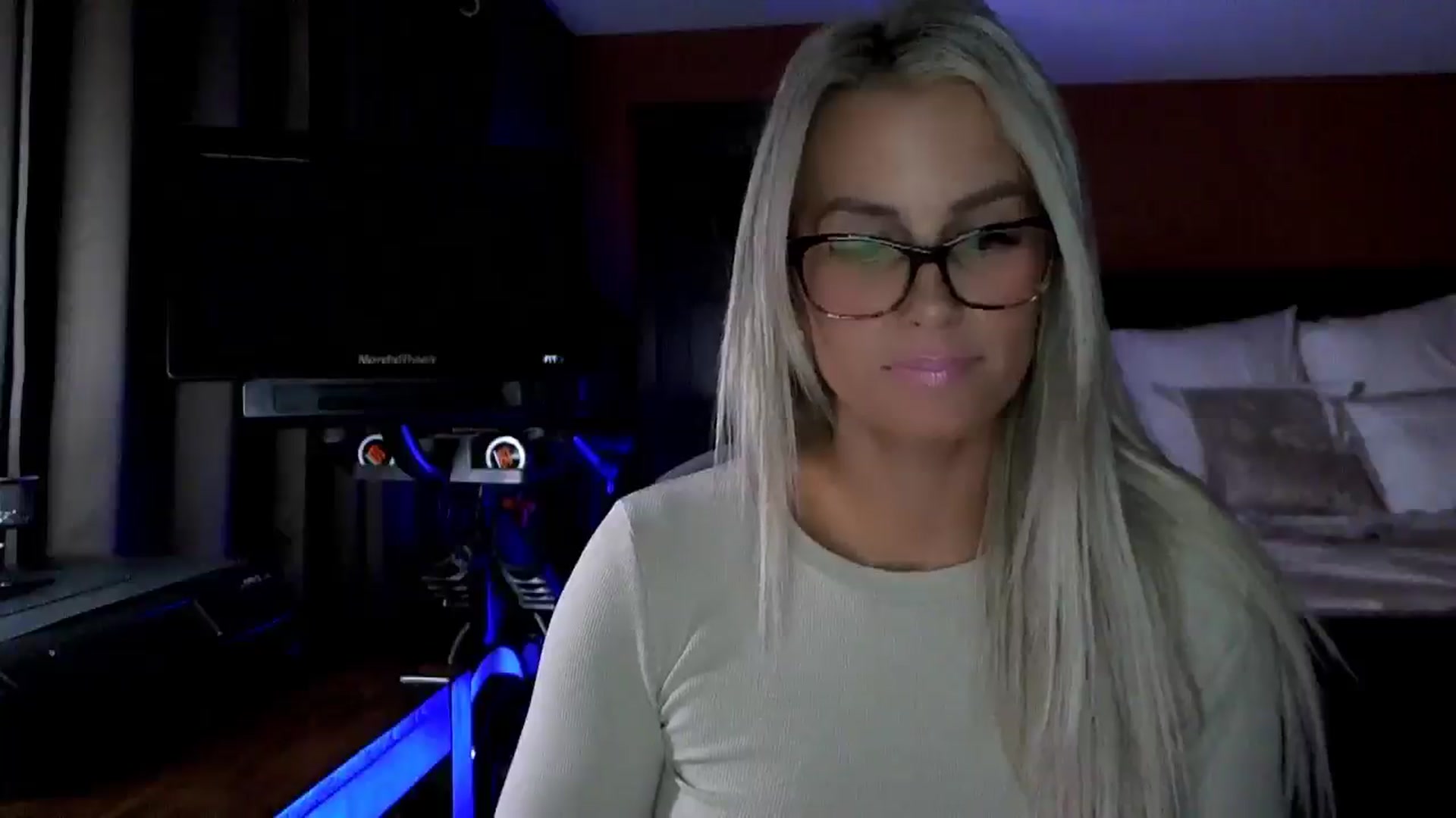 Gallery image thumbnail from Cora9's myfreecams stream on, 11/18/2025, 05:44 image 7 of 20
