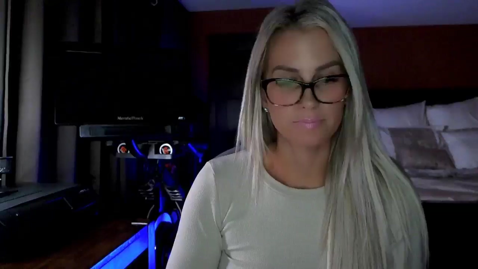 Gallery image thumbnail from Cora9's myfreecams stream on, 11/18/2025, 05:44 image 10 of 20