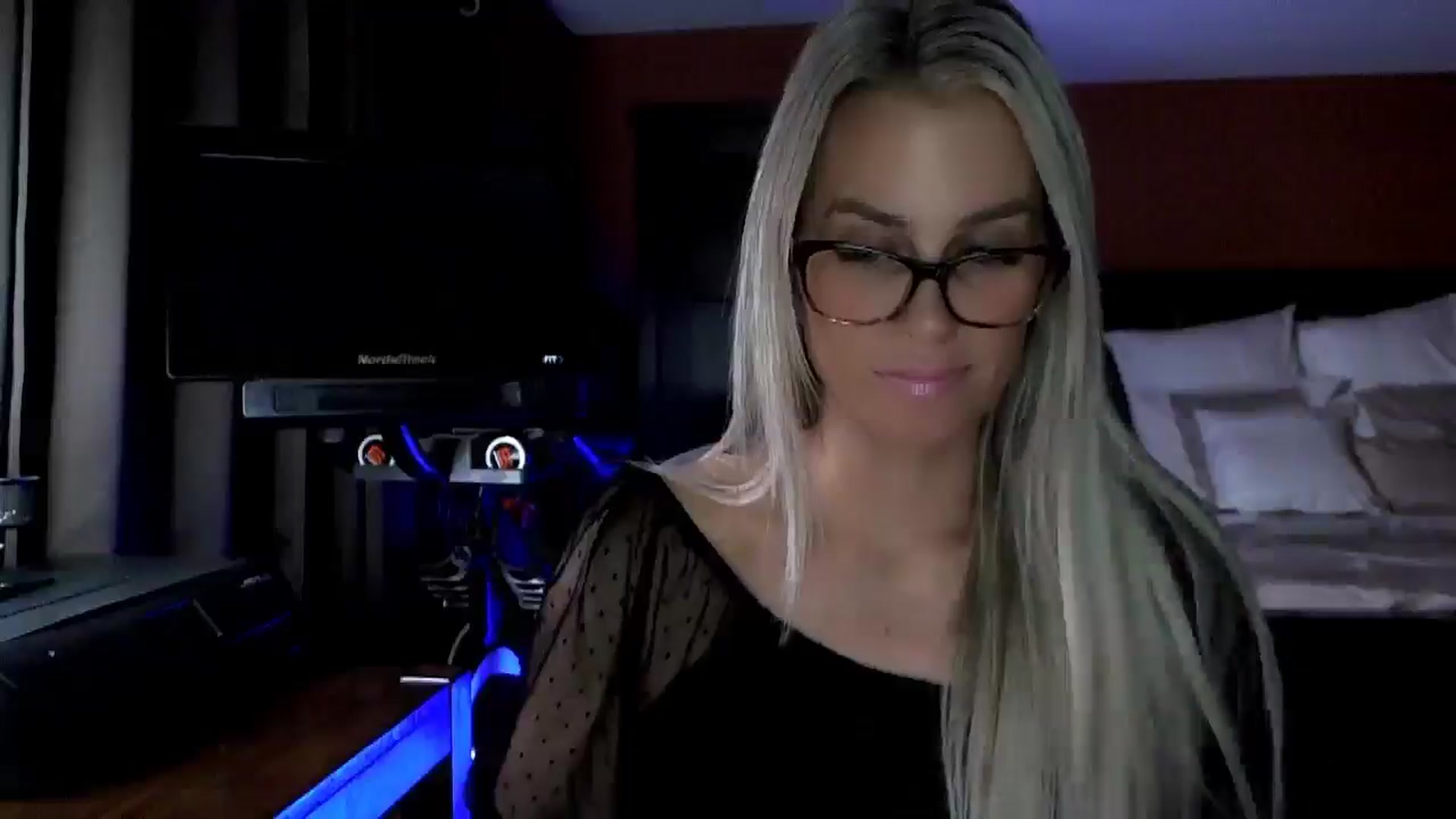 Gallery image thumbnail from Cora9's myfreecams stream on, 11/19/2025, 05:41 image 9 of 20