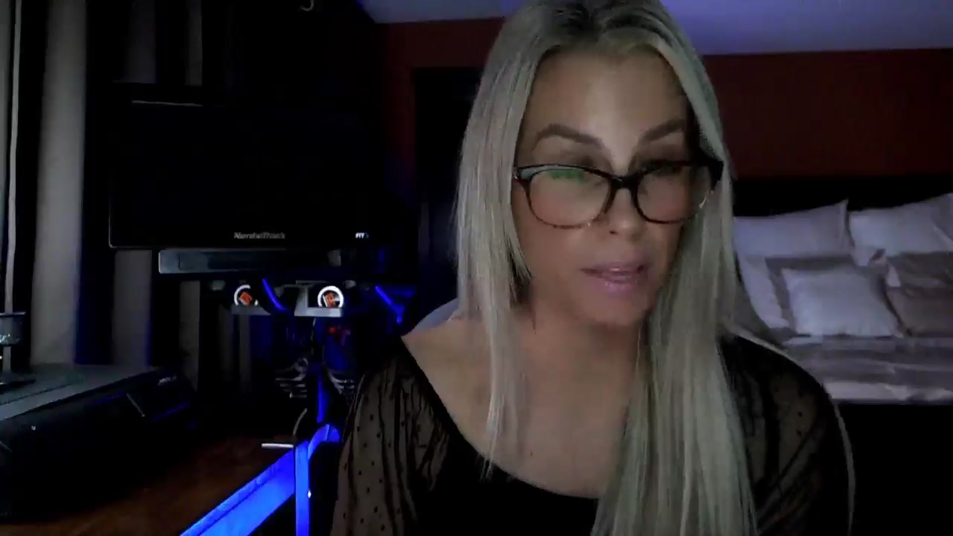 Gallery image thumbnail from Cora9's myfreecams stream on, 11/19/2025, 05:41 image 18 of 20