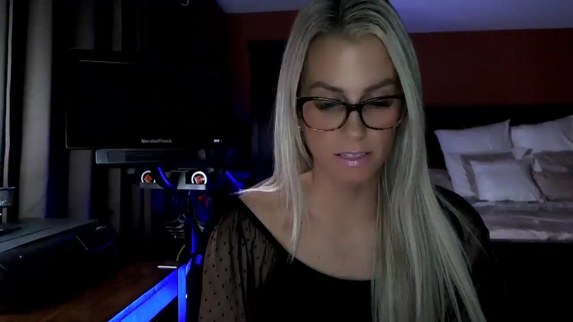 Gallery image thumbnail from Cora9's myfreecams stream on, 11/19/2025, 05:41 image 3 of 20