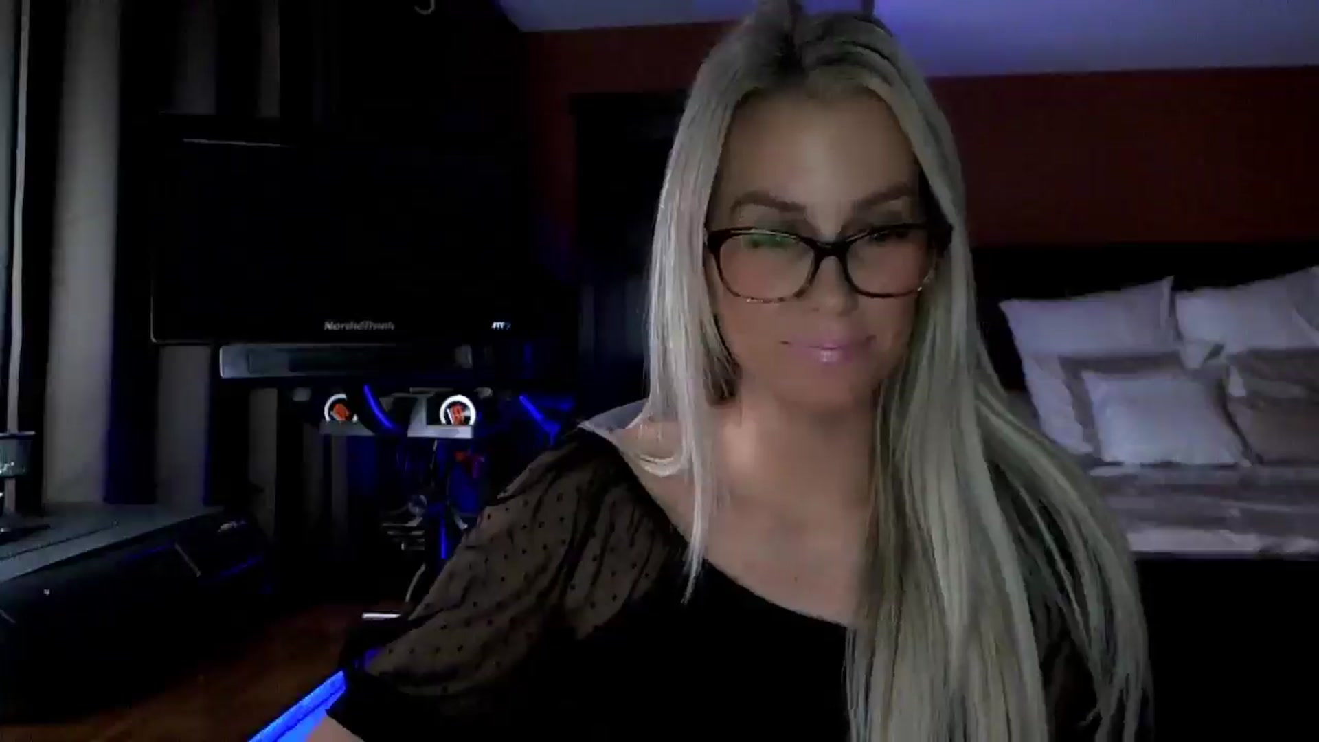 Gallery image thumbnail from Cora9's myfreecams stream on, 11/19/2025, 05:41 image 10 of 20