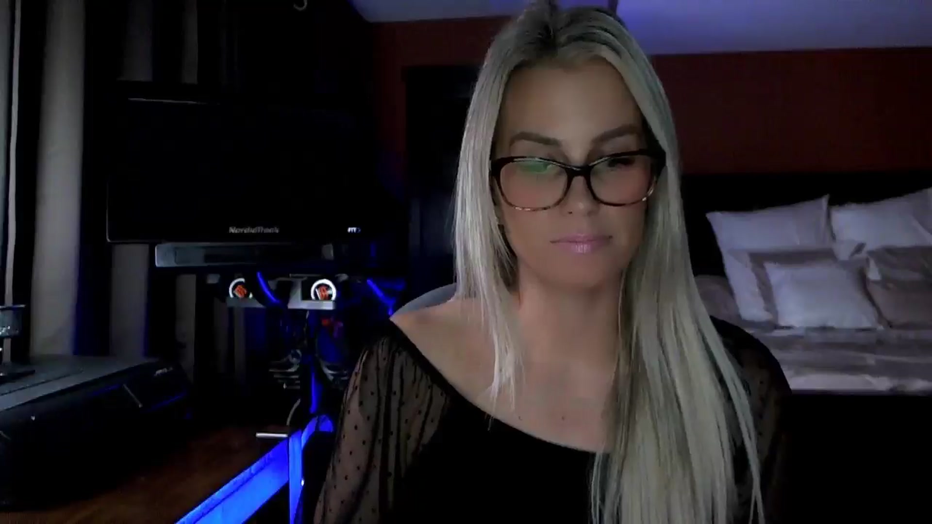 Gallery image thumbnail from Cora9's myfreecams stream on, 11/19/2025, 05:41 image 13 of 20