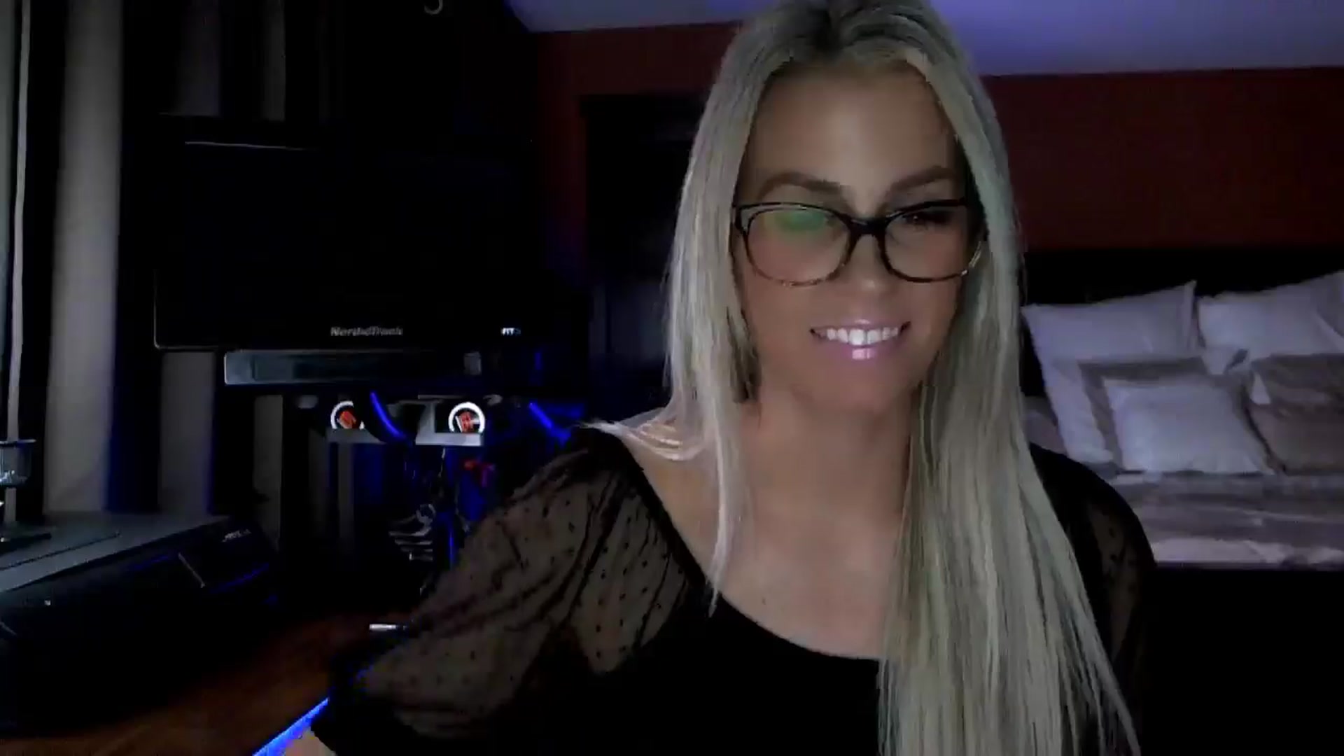 Gallery image thumbnail from Cora9's myfreecams stream on, 11/19/2025, 05:41 image 6 of 20