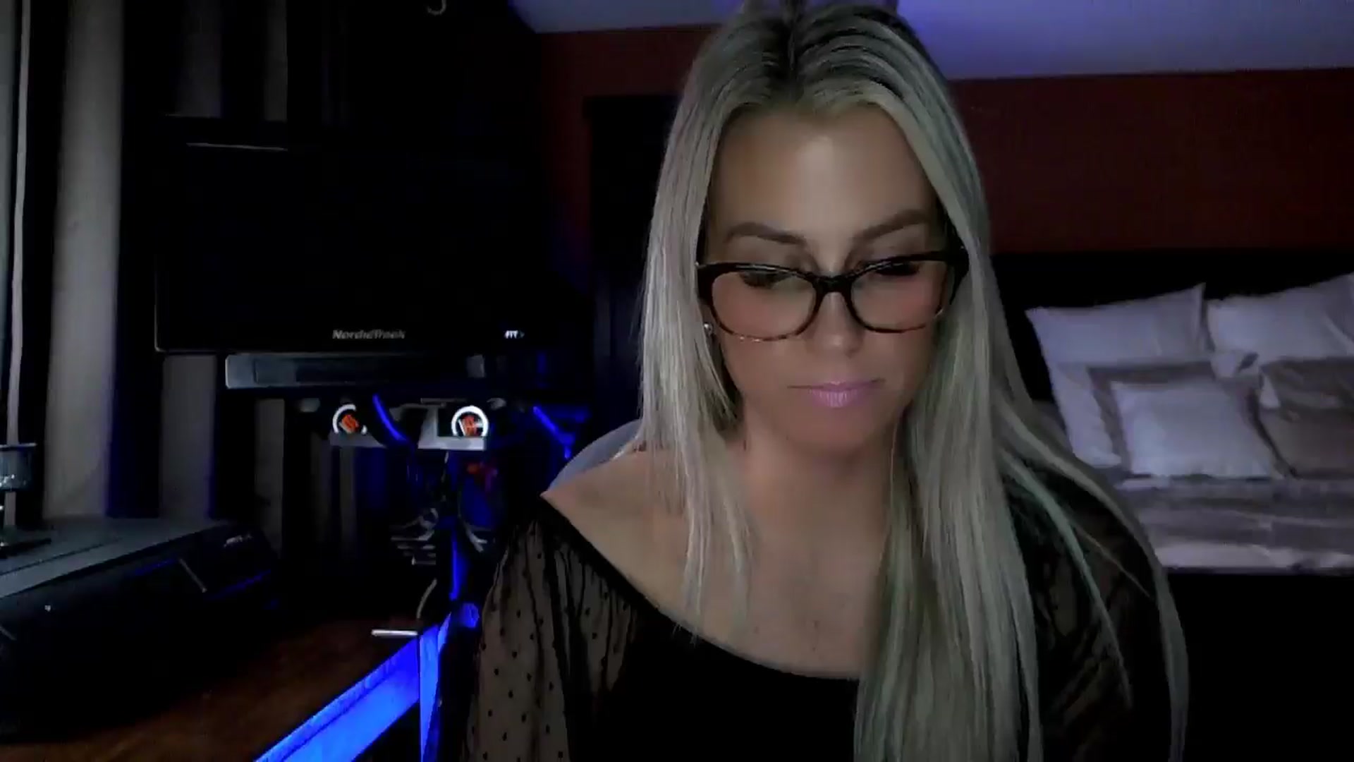 Gallery image thumbnail from Cora9's myfreecams stream on, 11/19/2025, 05:41 image 15 of 20