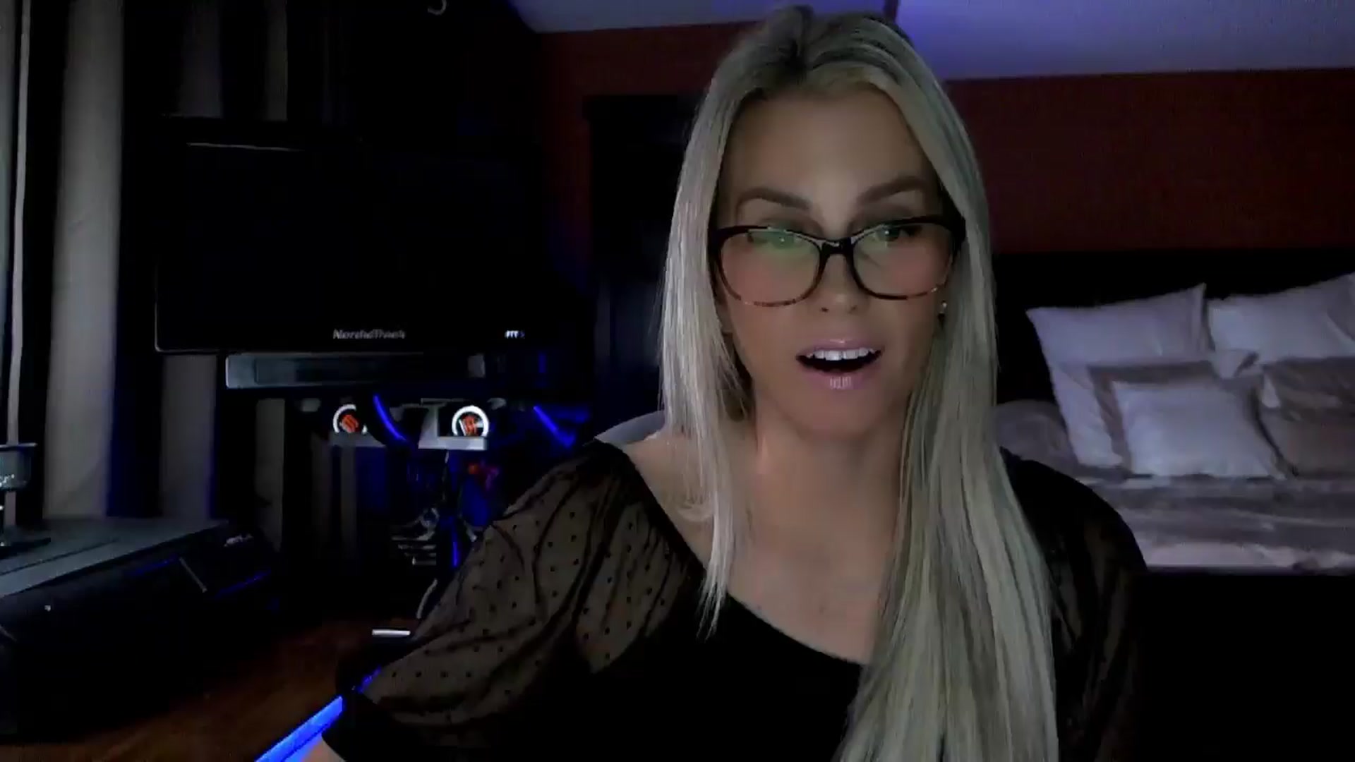 Gallery image thumbnail from Cora9's myfreecams stream on, 11/19/2025, 05:41 image 11 of 20