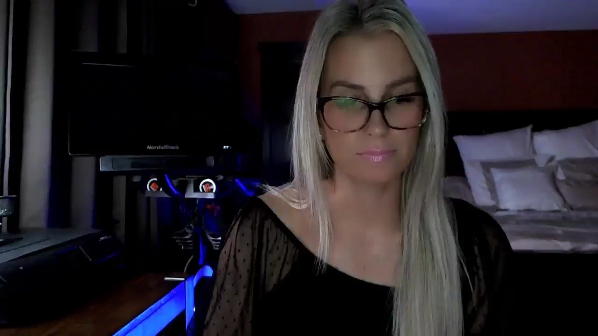 Gallery image thumbnail from Cora9's myfreecams stream on, 11/19/2025, 05:41 image 7 of 20