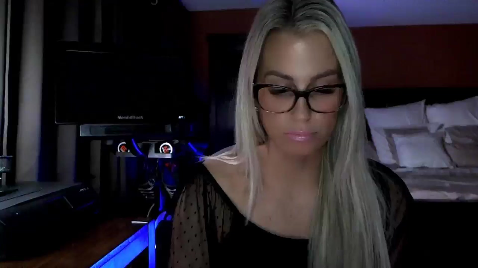 Gallery image thumbnail from Cora9's myfreecams stream on, 11/19/2025, 05:41 image 4 of 20