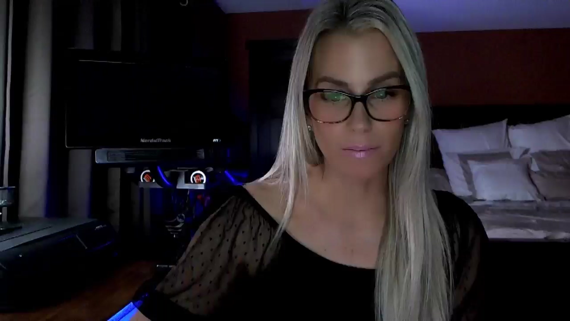 Gallery image thumbnail from Cora9's myfreecams stream on, 11/19/2025, 05:41 image 1 of 20