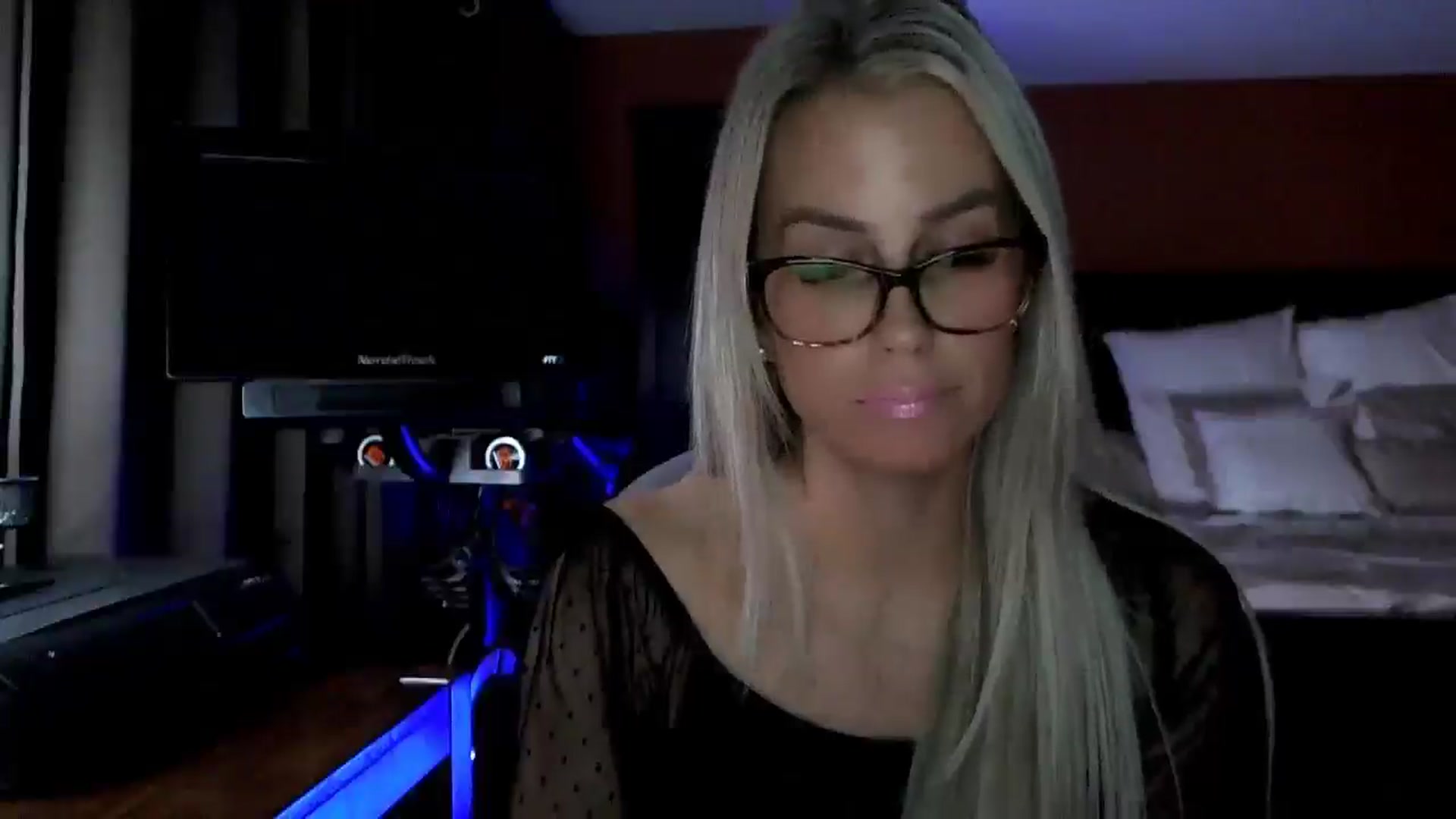 Gallery image thumbnail from Cora9's myfreecams stream on, 11/19/2025, 05:41 image 17 of 20