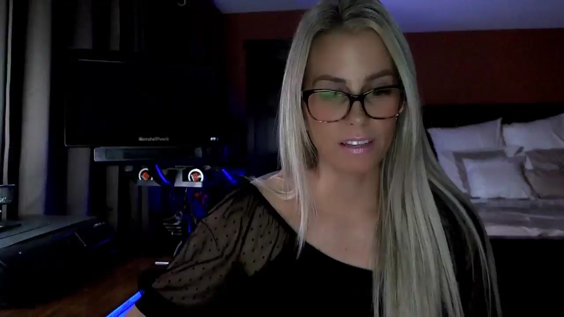 Gallery image thumbnail from Cora9's myfreecams stream on, 11/19/2025, 05:41 image 8 of 20