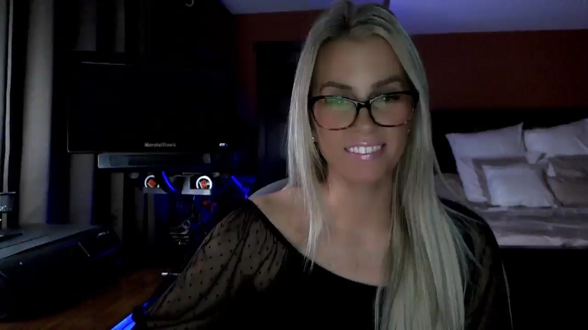Gallery image thumbnail from Cora9's myfreecams stream on, 11/19/2025, 05:41 image 12 of 20