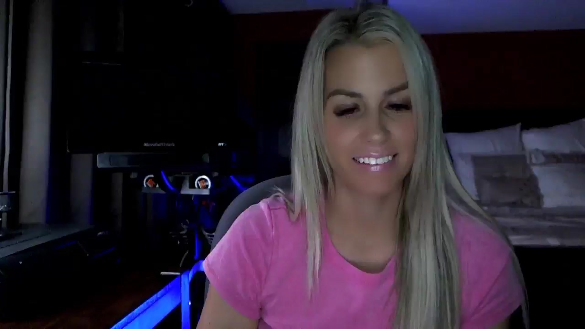 Gallery image thumbnail from Cora9's myfreecams stream on, 11/20/2025, 06:23 image 19 of 20