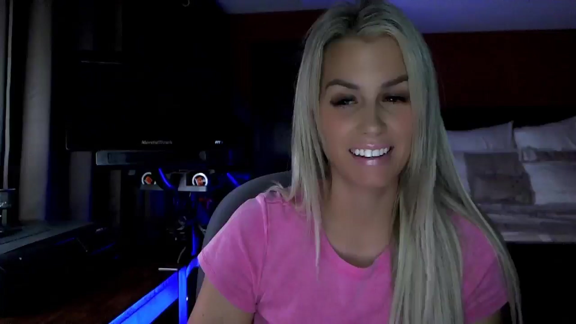 Gallery image thumbnail from Cora9's myfreecams stream on, 11/20/2025, 06:23 image 7 of 20