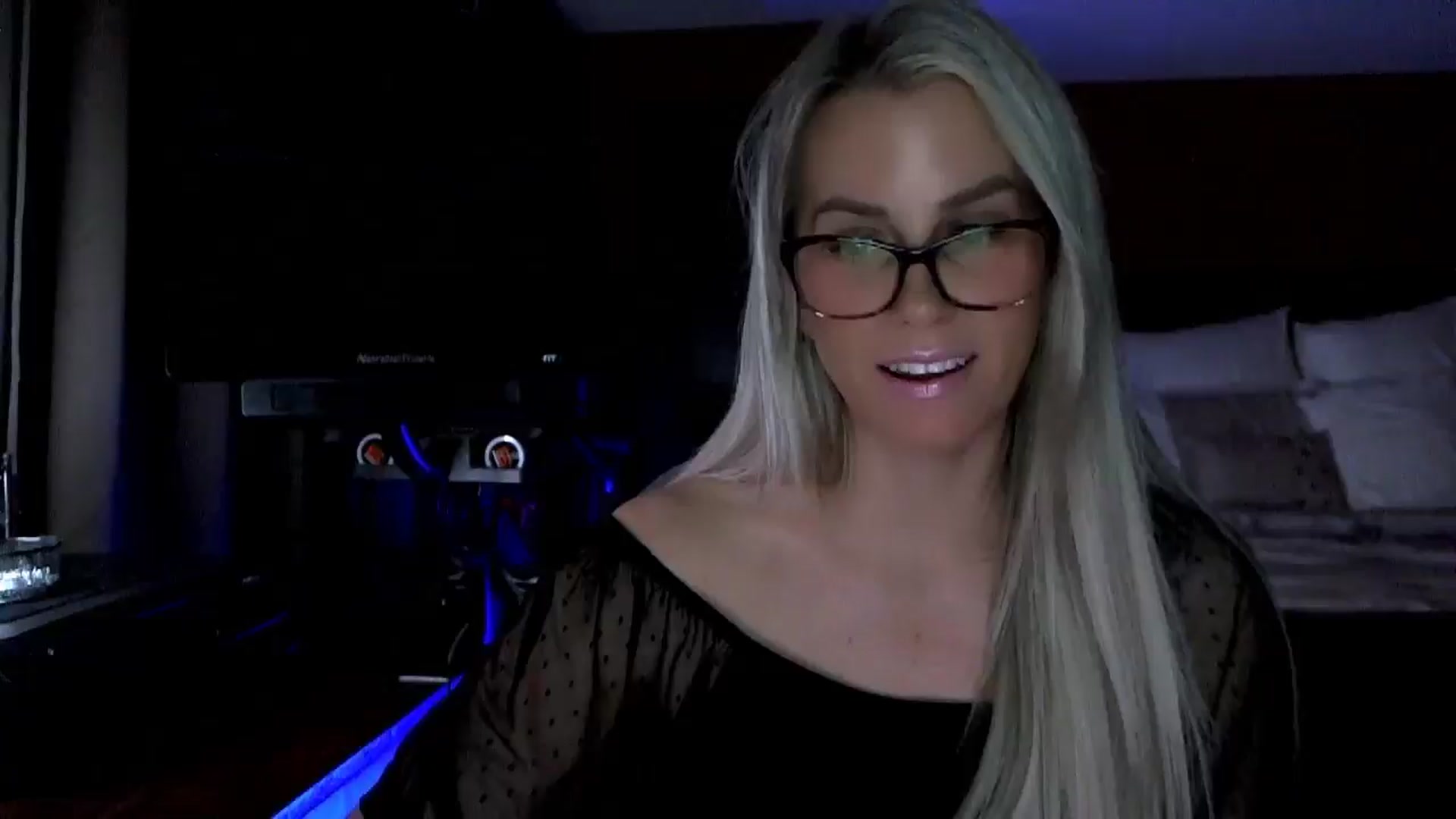 Gallery image thumbnail from Cora9's myfreecams stream on, 12/03/2025, 06:18 image 9 of 20