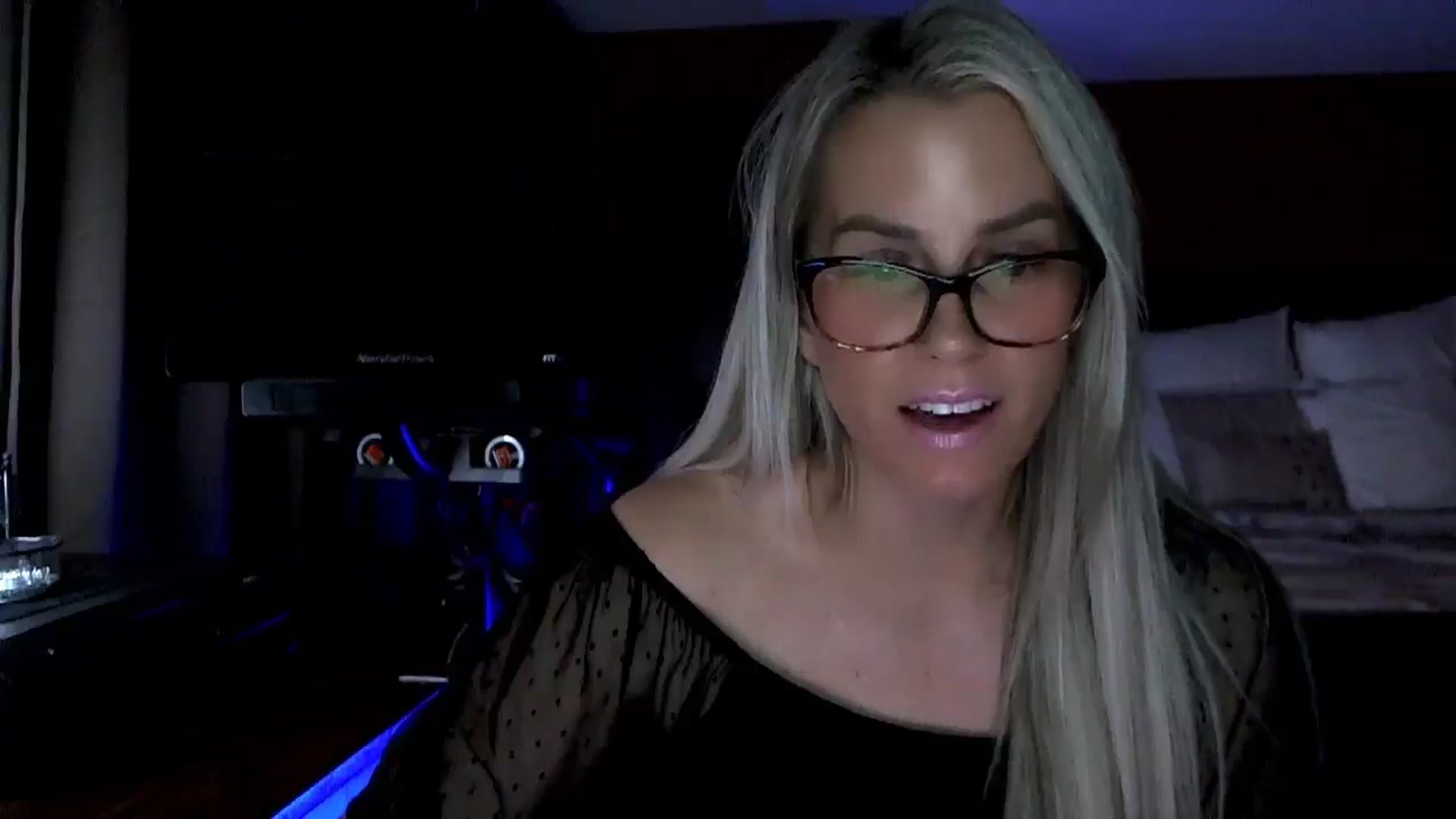 Gallery image thumbnail from Cora9's myfreecams stream on, 12/03/2025, 06:18 image 8 of 20