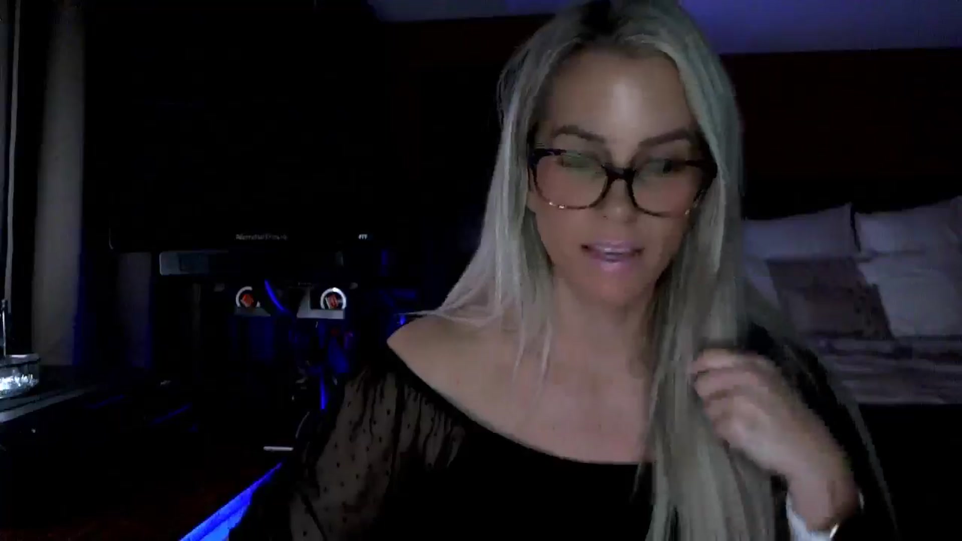 Gallery image thumbnail from Cora9's myfreecams stream on, 12/03/2025, 06:18 image 6 of 20