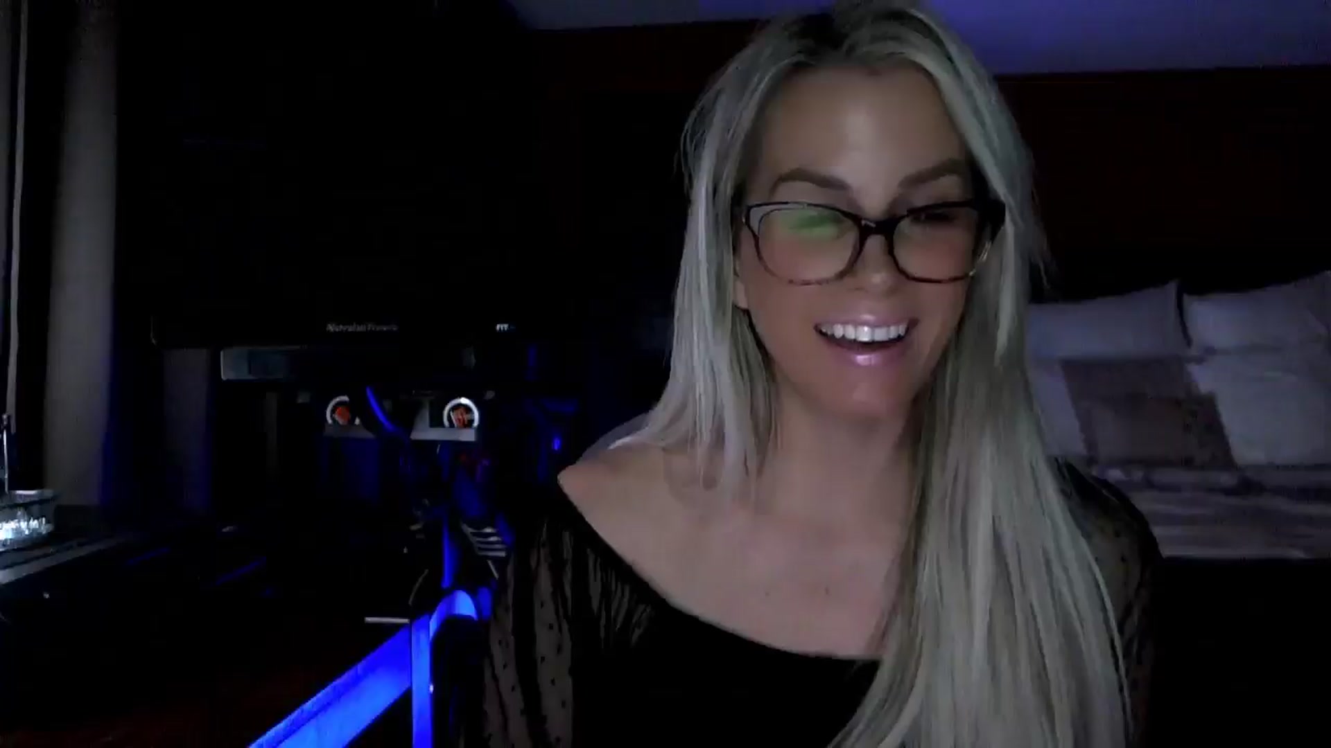 Gallery image thumbnail from Cora9's myfreecams stream on, 12/03/2025, 06:18 image 17 of 20