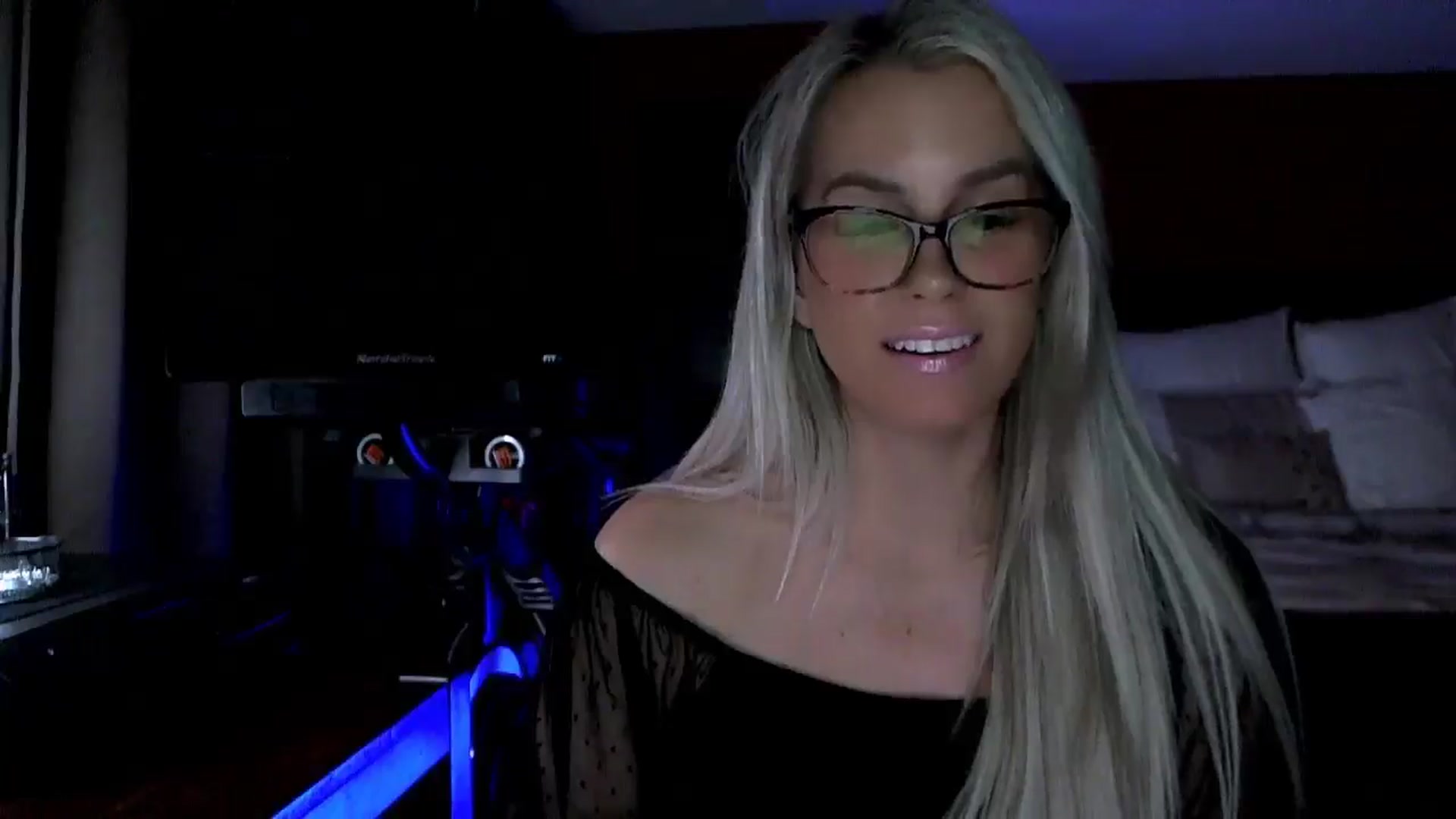 Gallery image thumbnail from Cora9's myfreecams stream on, 12/03/2025, 06:18 image 7 of 20
