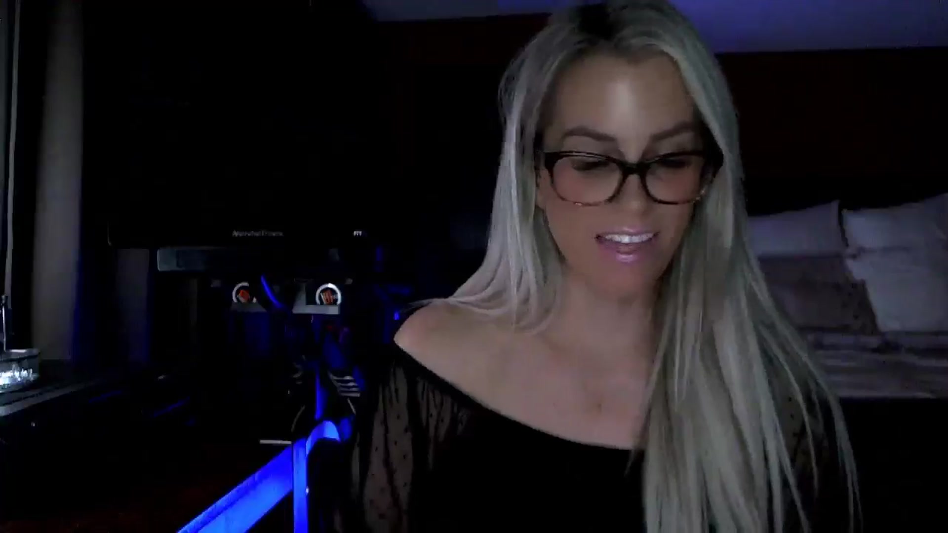 Gallery image thumbnail from Cora9's myfreecams stream on, 12/03/2025, 06:18 image 4 of 20