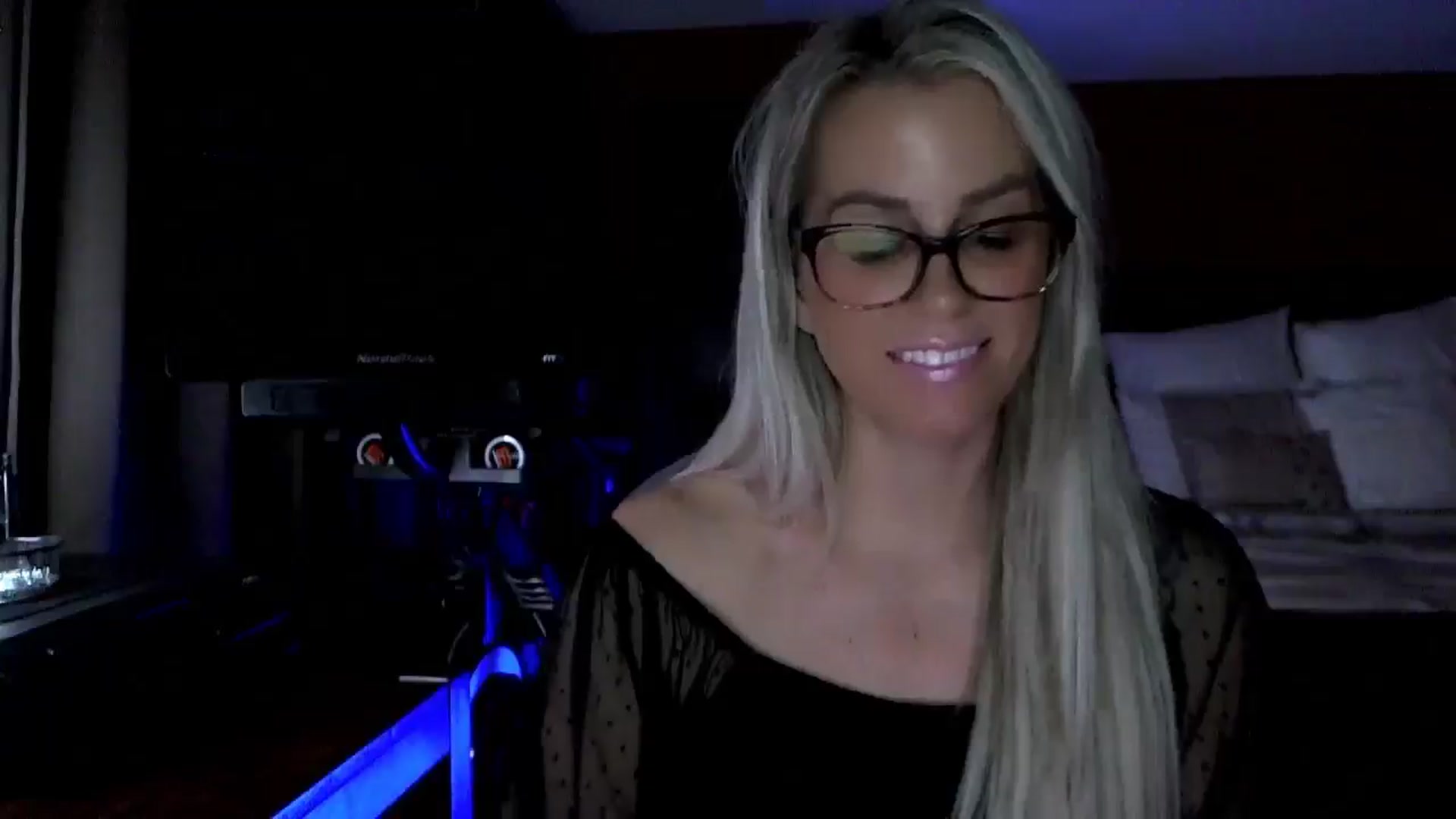Gallery image thumbnail from Cora9's myfreecams stream on, 12/03/2025, 06:18 image 15 of 20