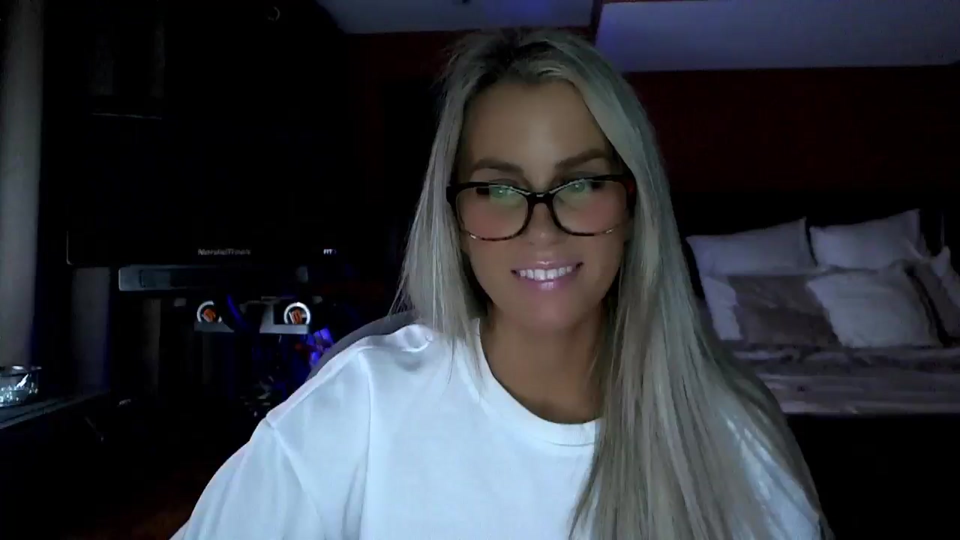 Gallery image thumbnail from Cora9's myfreecams stream on, 12/17/2025, 06:13 image 9 of 20