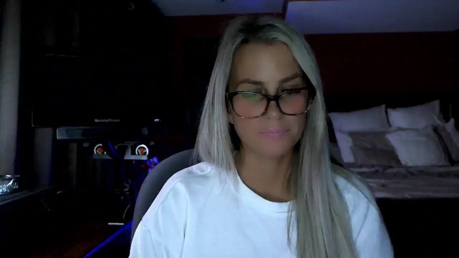 Gallery image thumbnail from Cora9's myfreecams stream on, 12/17/2025, 06:13 image 19 of 20