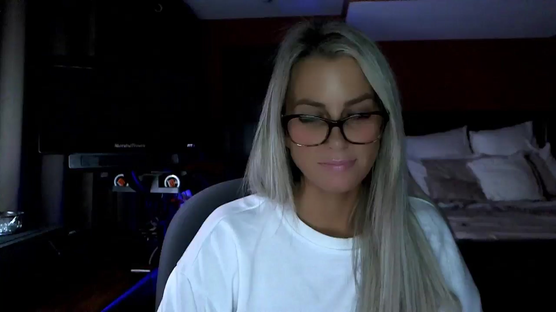 Gallery image thumbnail from Cora9's myfreecams stream on, 12/17/2025, 06:13 image 15 of 20