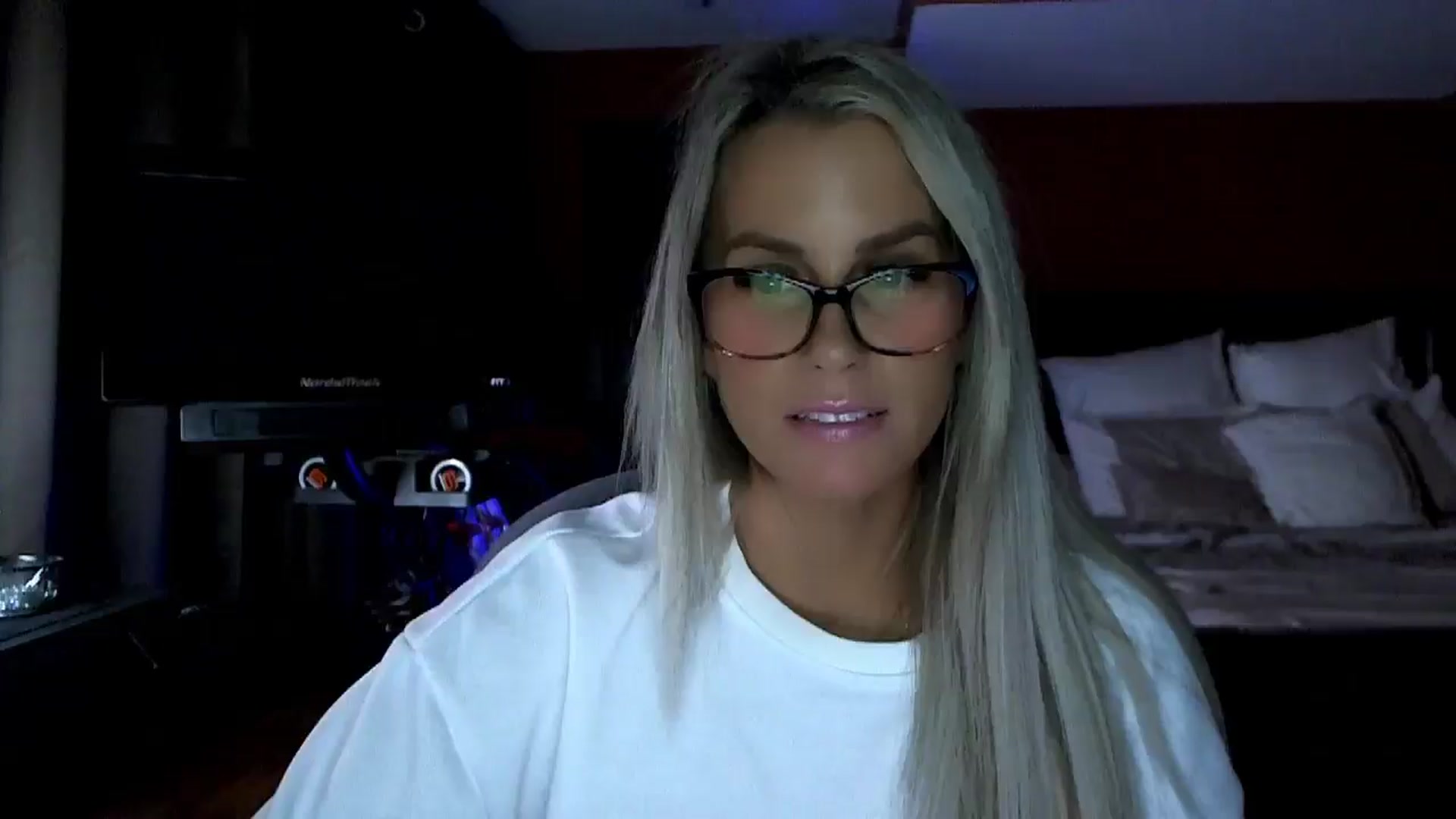 Gallery image thumbnail from Cora9's myfreecams stream on, 12/17/2025, 06:13 image 5 of 20